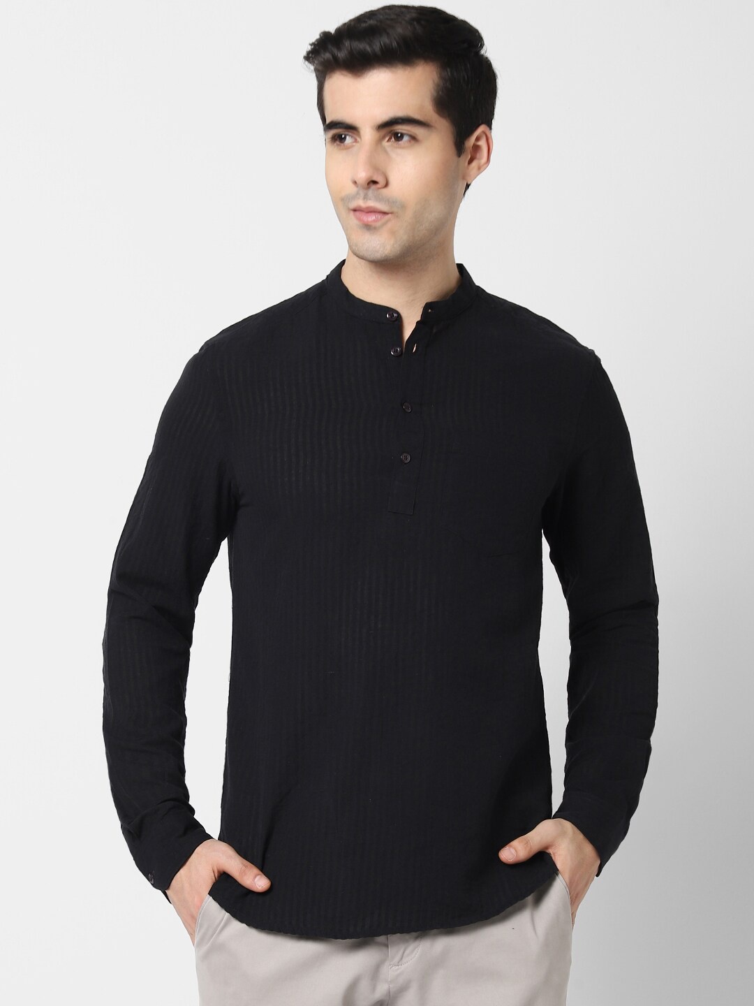 

VASTRADO Men Black Mandarin Collar Kurta