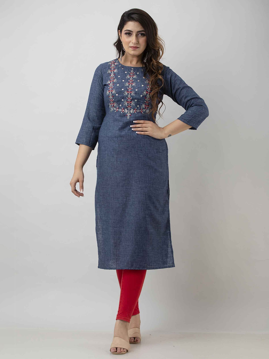 

SKY SHOPPIE Women Blue & White Floral Embroidered Kurta