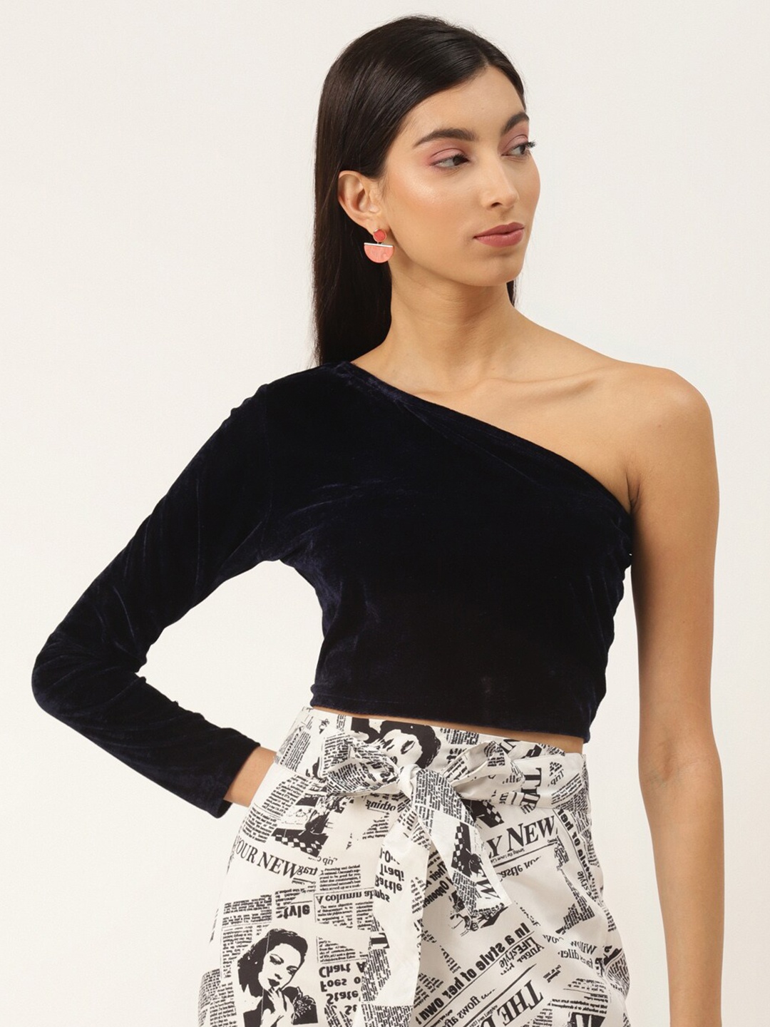 

Trend Arrest Women Navy Blue Solid One Shoulder Velvet Crop Top