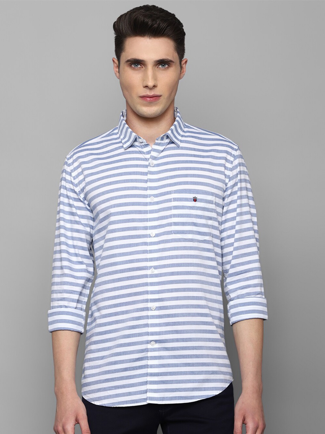 

Louis Philippe Sport Men Blue Slim Fit Horizontal Striped Pure Cotton Casual Shirt