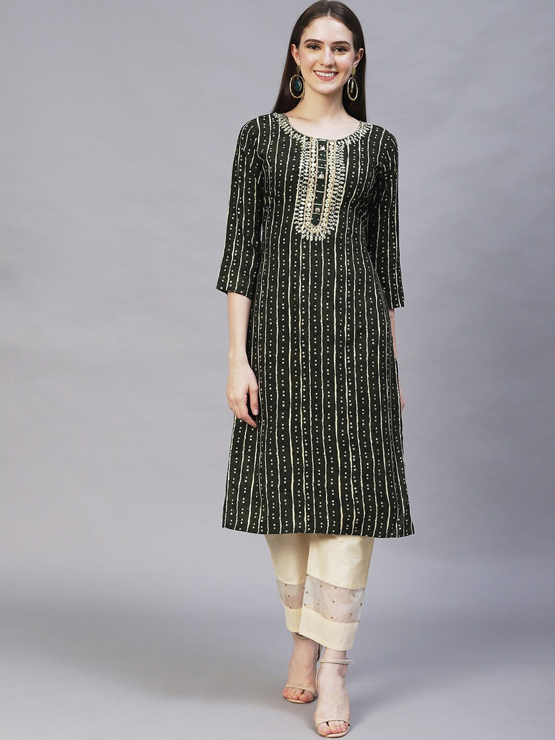 

FASHOR Women Green & Beige Geometric Embroidered Kurta
