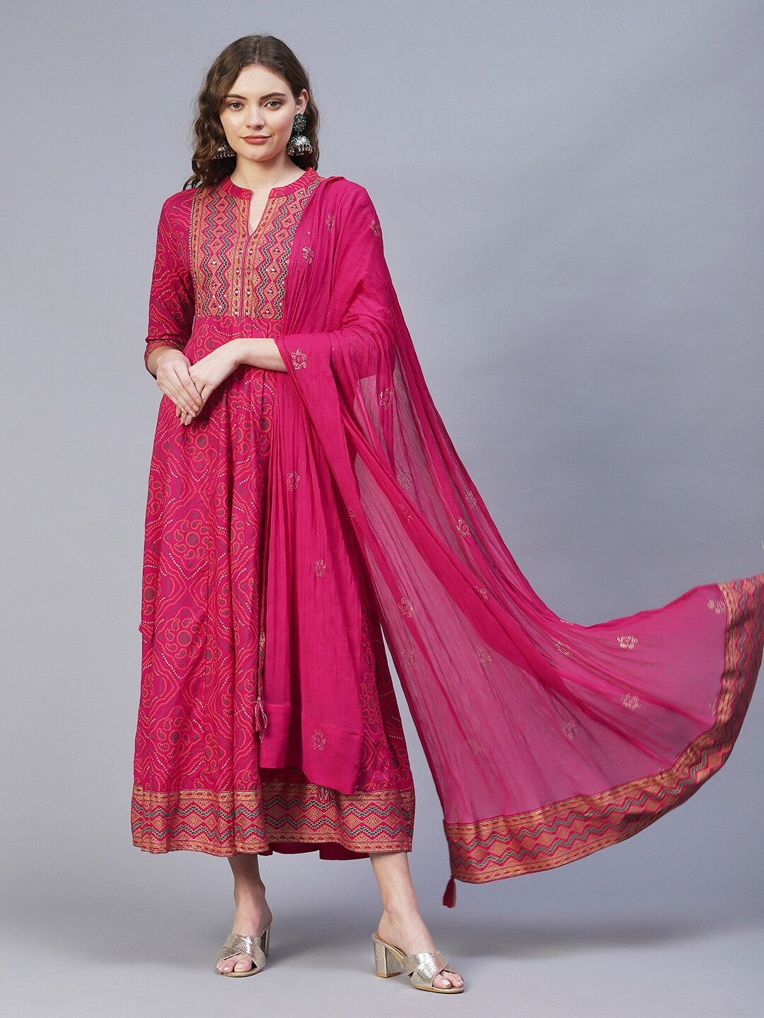 

FASHOR Women Pink & Orange Bandhani Printed Gotta Patti Anarkali Kurta