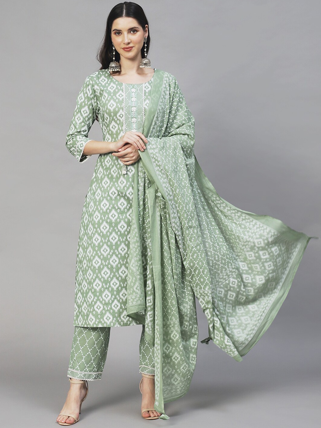 

FASHOR Women Green & White Ethnic Motifs Printed Pure Cotton Kurta with Trousers & Dupatta