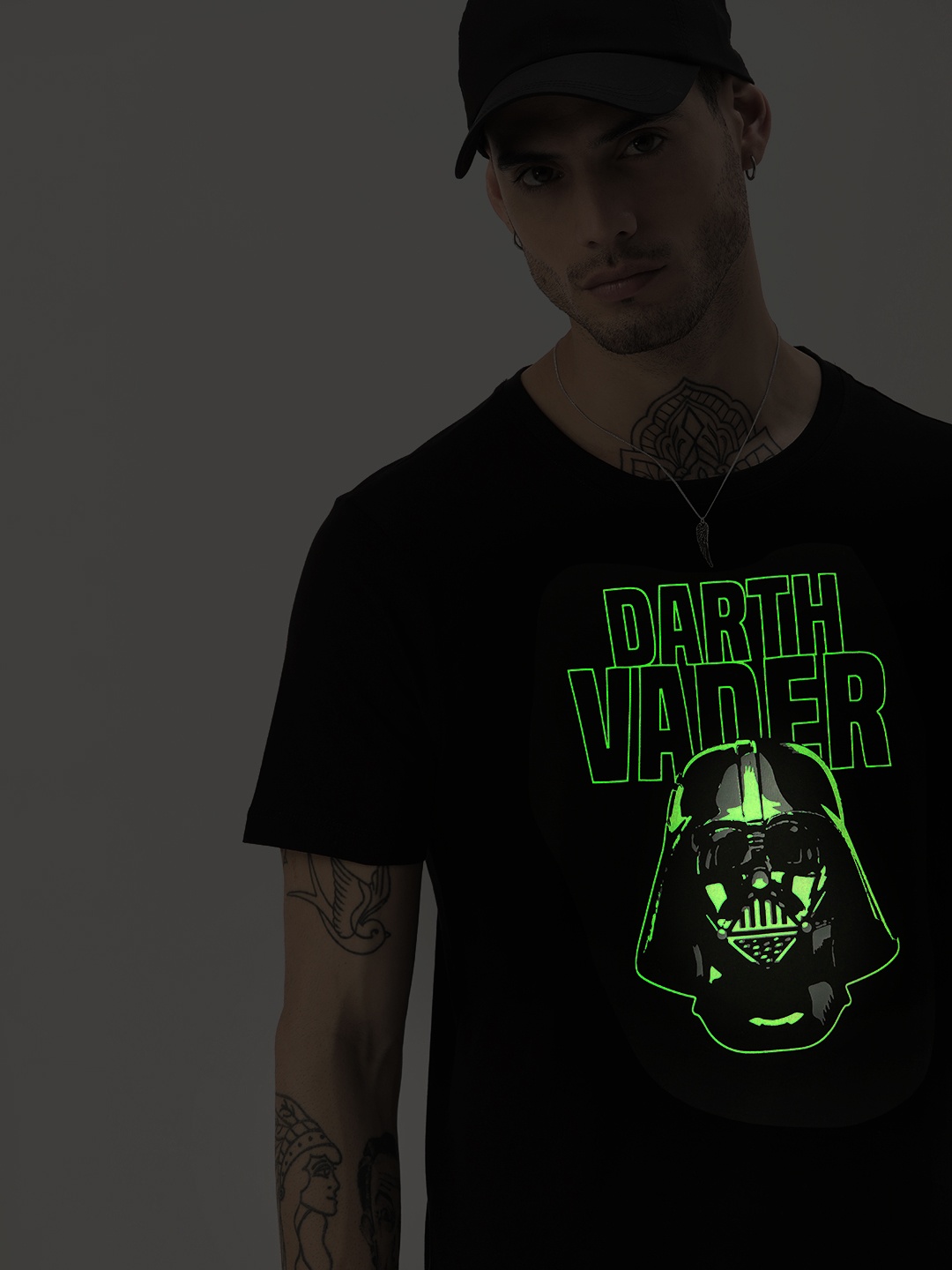 

Kook N Keech Star Wars Men Black Cotton Glow-In-Dark Printed T-shirt