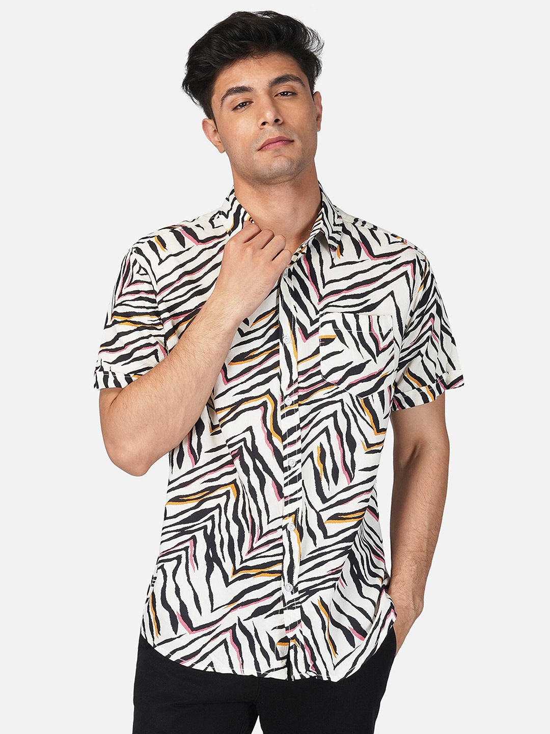

Tinted Men Off White Printed Casual Shirt
