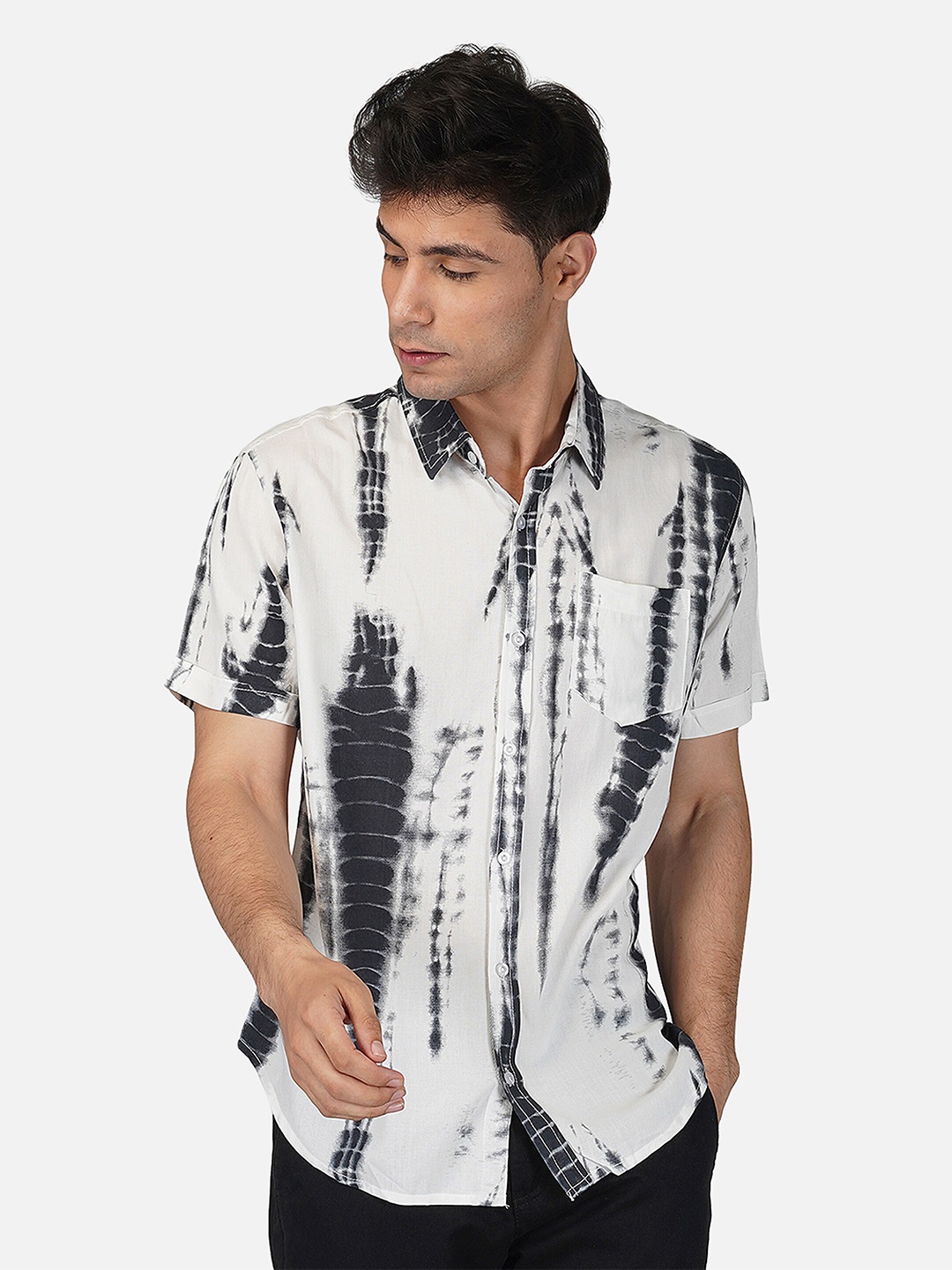 

Tinted Men White Comfort Printed Casual Shirt