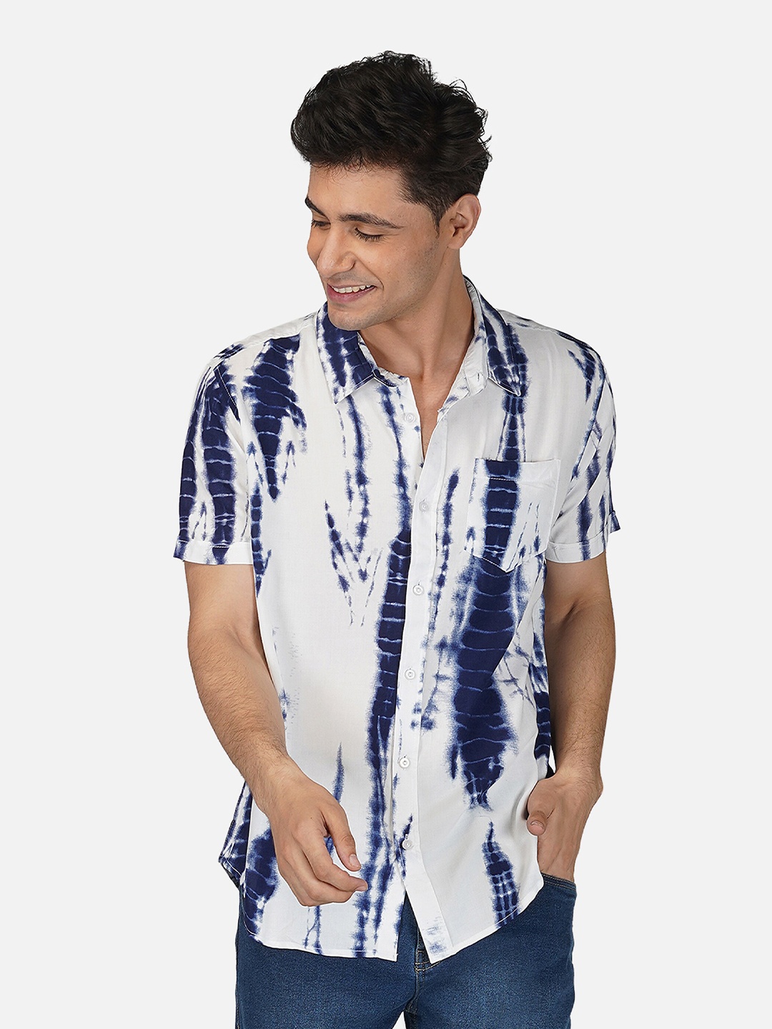 

Tinted Men Blue Comfort Printed Casual Shirt