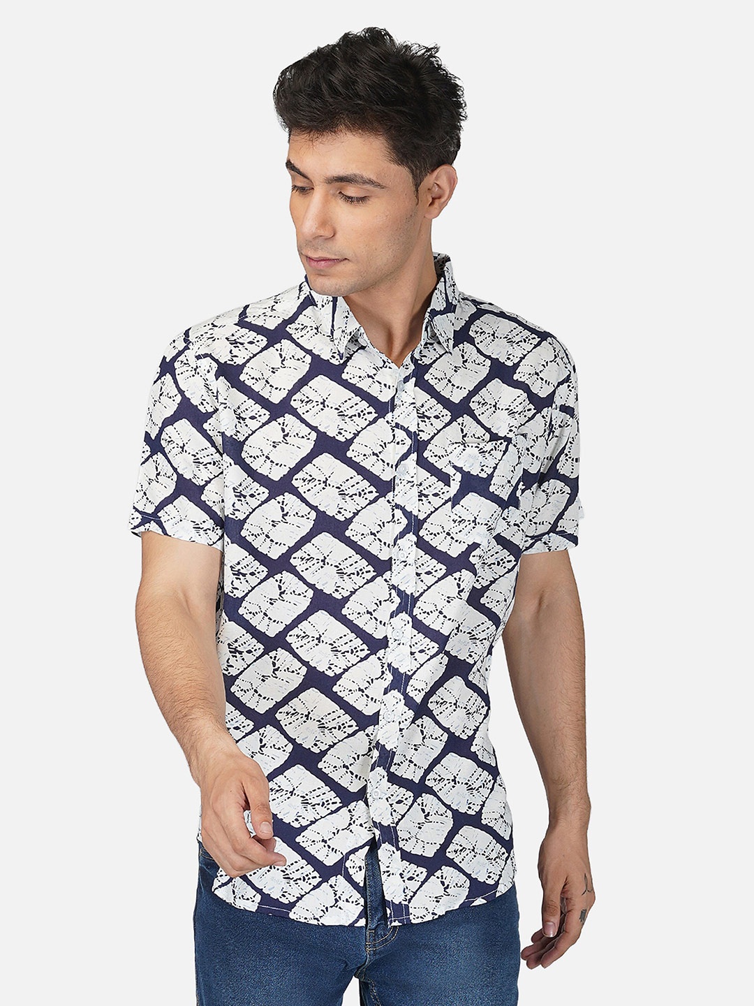 

Tinted Men Navy Blue Comfort Printed Casual Shirt