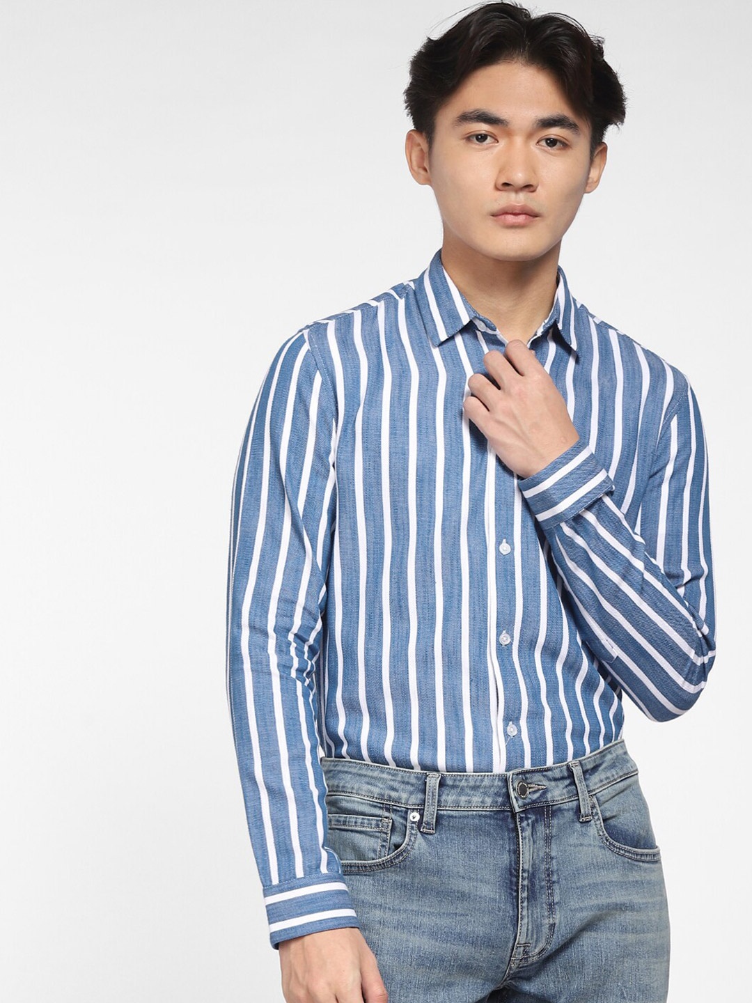 

Jack & Jones Men Blue and White Slim Fit Striped Cotton Casual Shirt