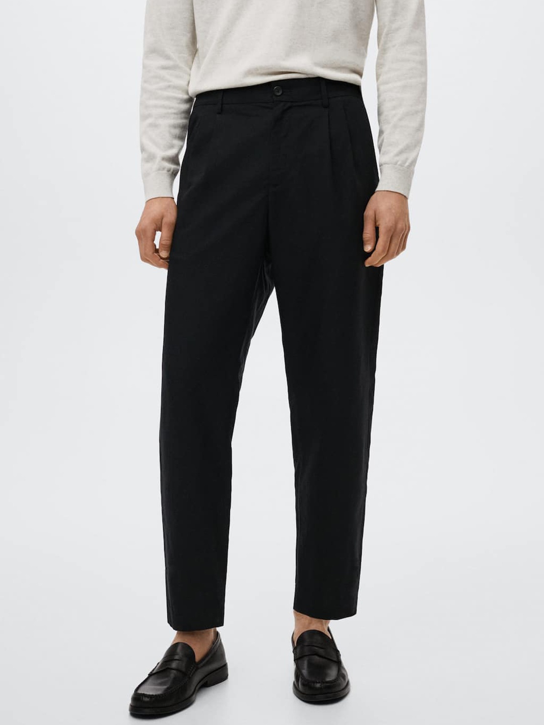 

MANGO MAN Men Black Pleated Regular Woven Trousers