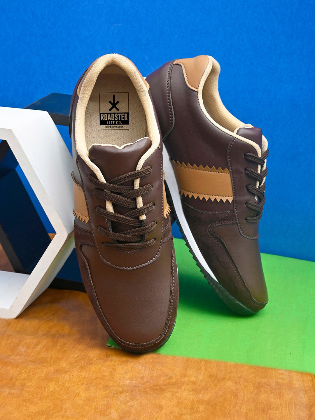 

Roadster Men Brown Casual Sneakers