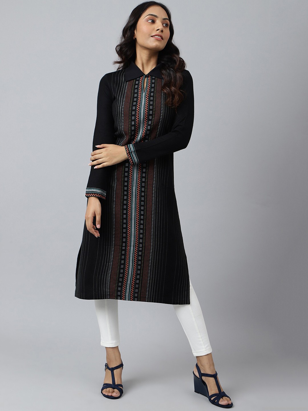 

AURELIA Women Black Geometric Embroidered Thread Work Kurta