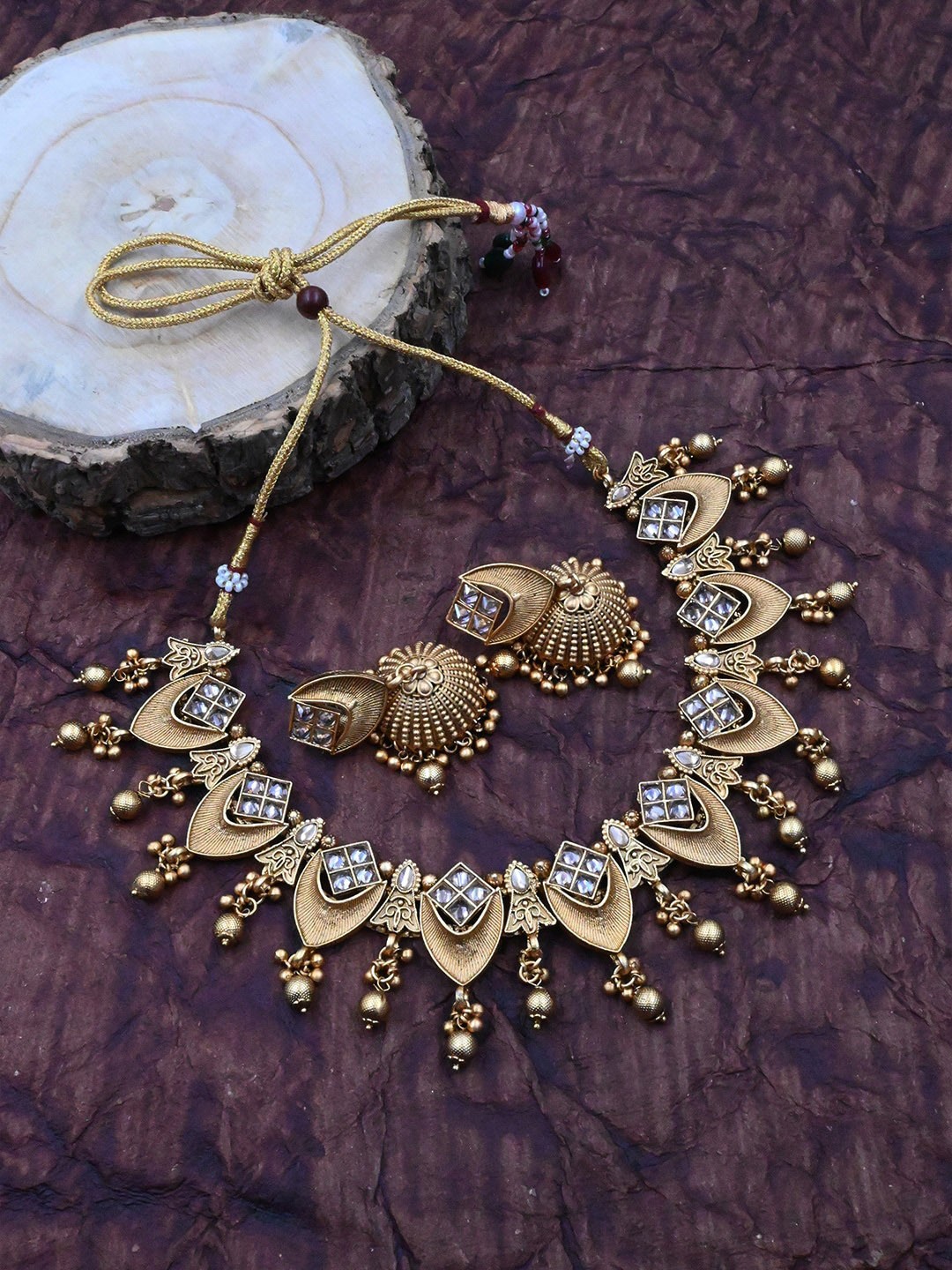 

StileAdda Gold-Plated & White Kundan Stone-Studded Jewellery Set