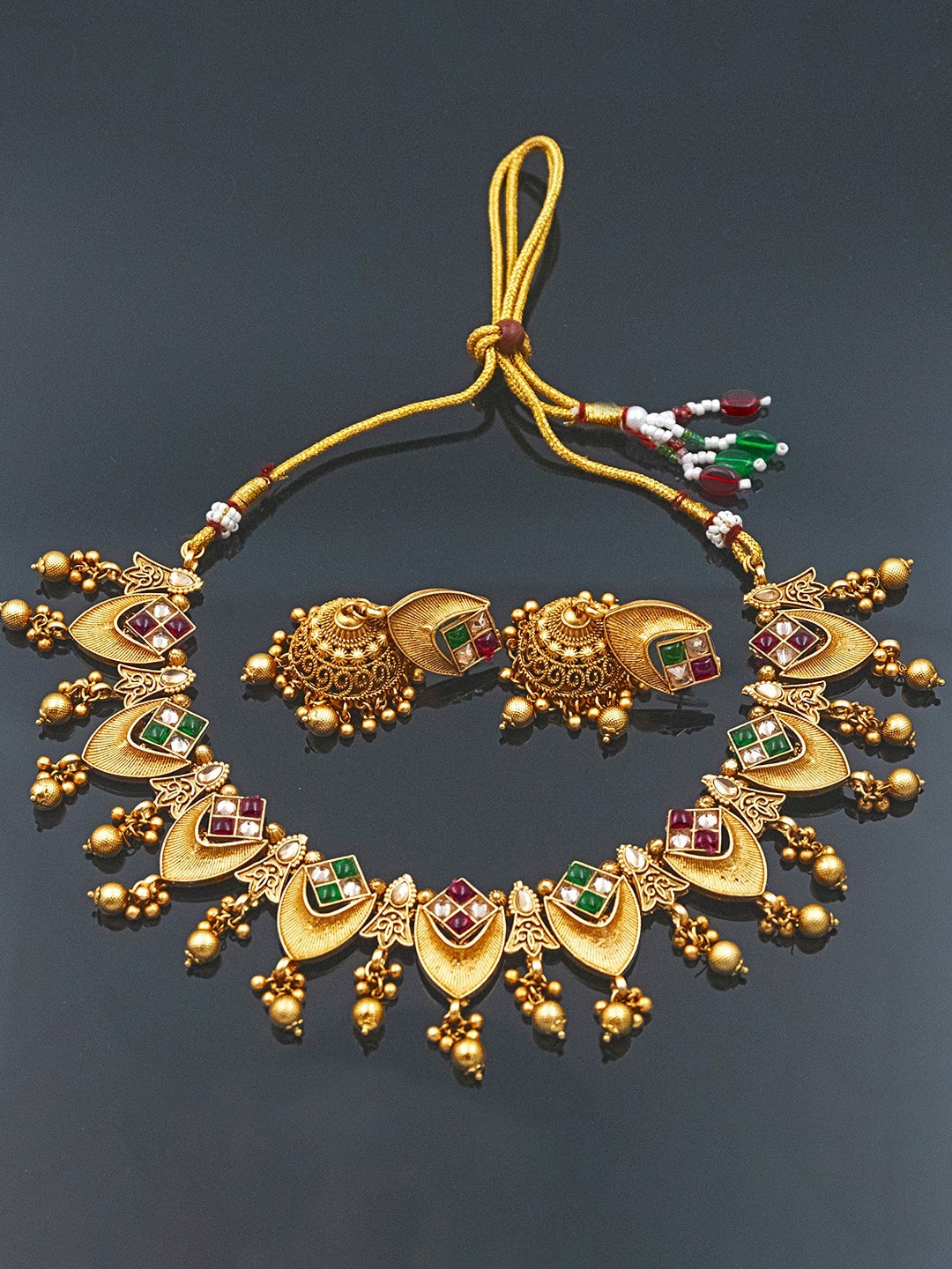 

StileAdda Gold Toned Green & White Kundan Studded & Beaded Jewellery Set