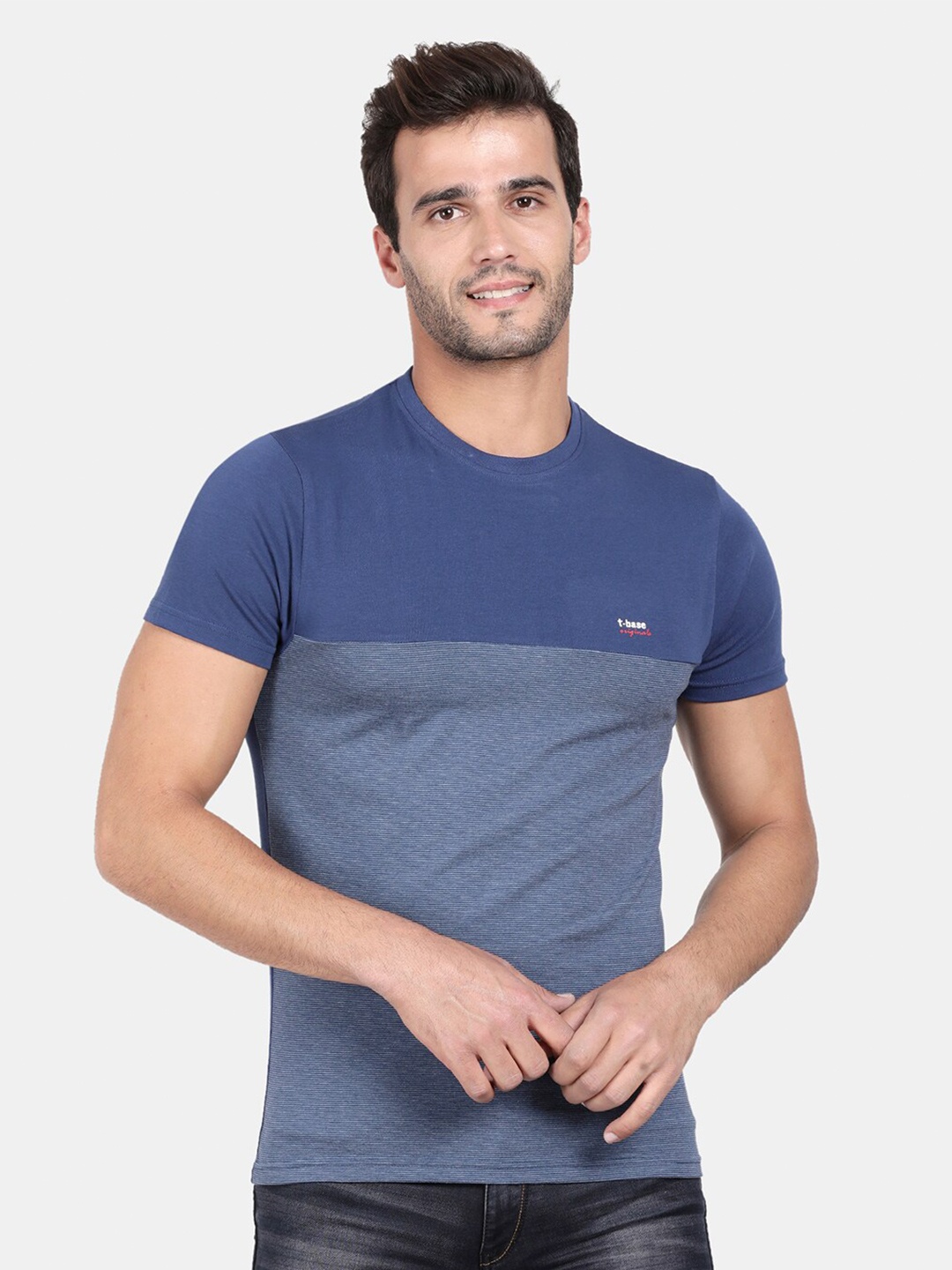 

t-base Men Blue Colourblocked Slim Fit T-shirt