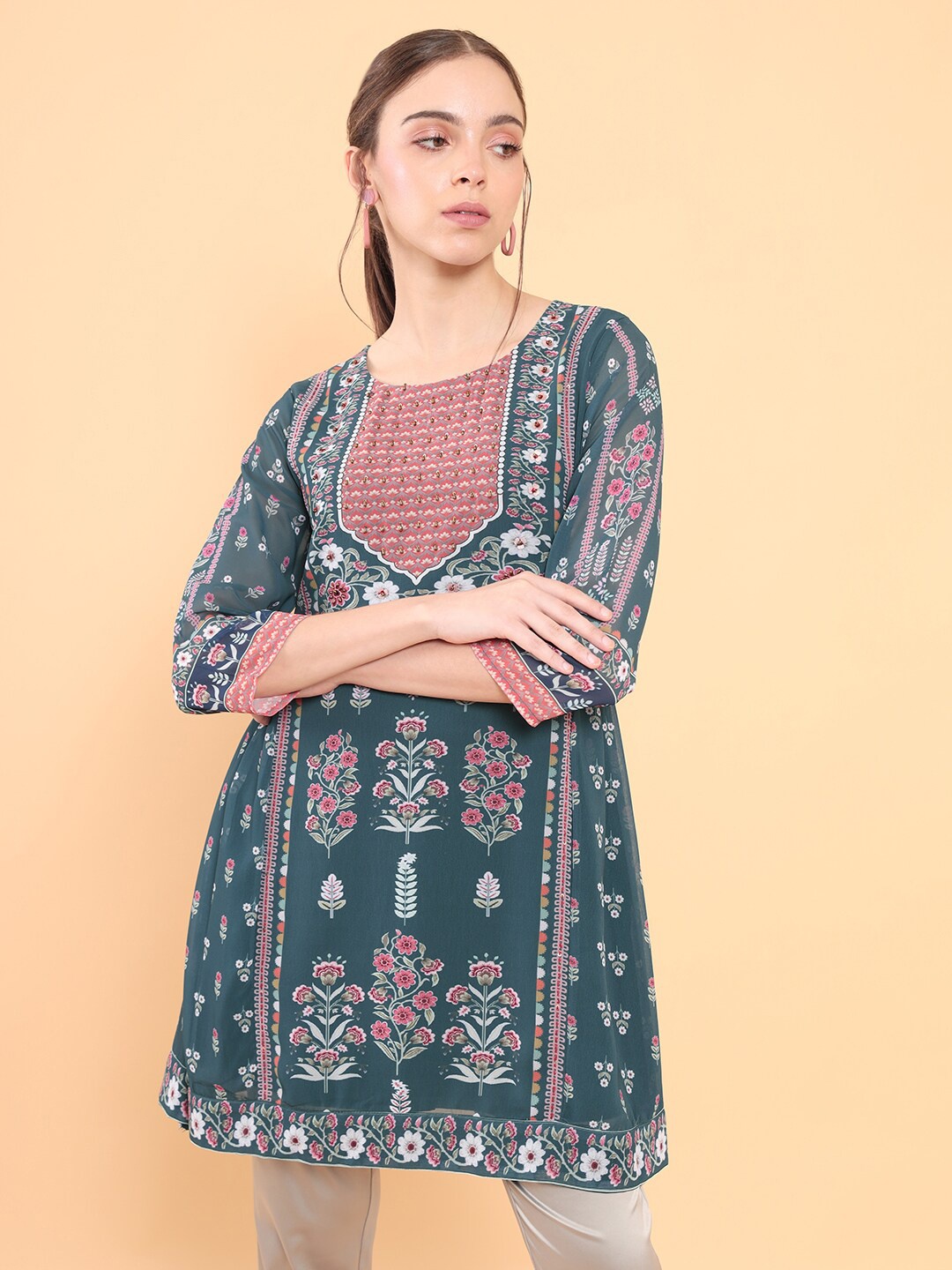 

Soch Women Teal & Pink Printed Tunic