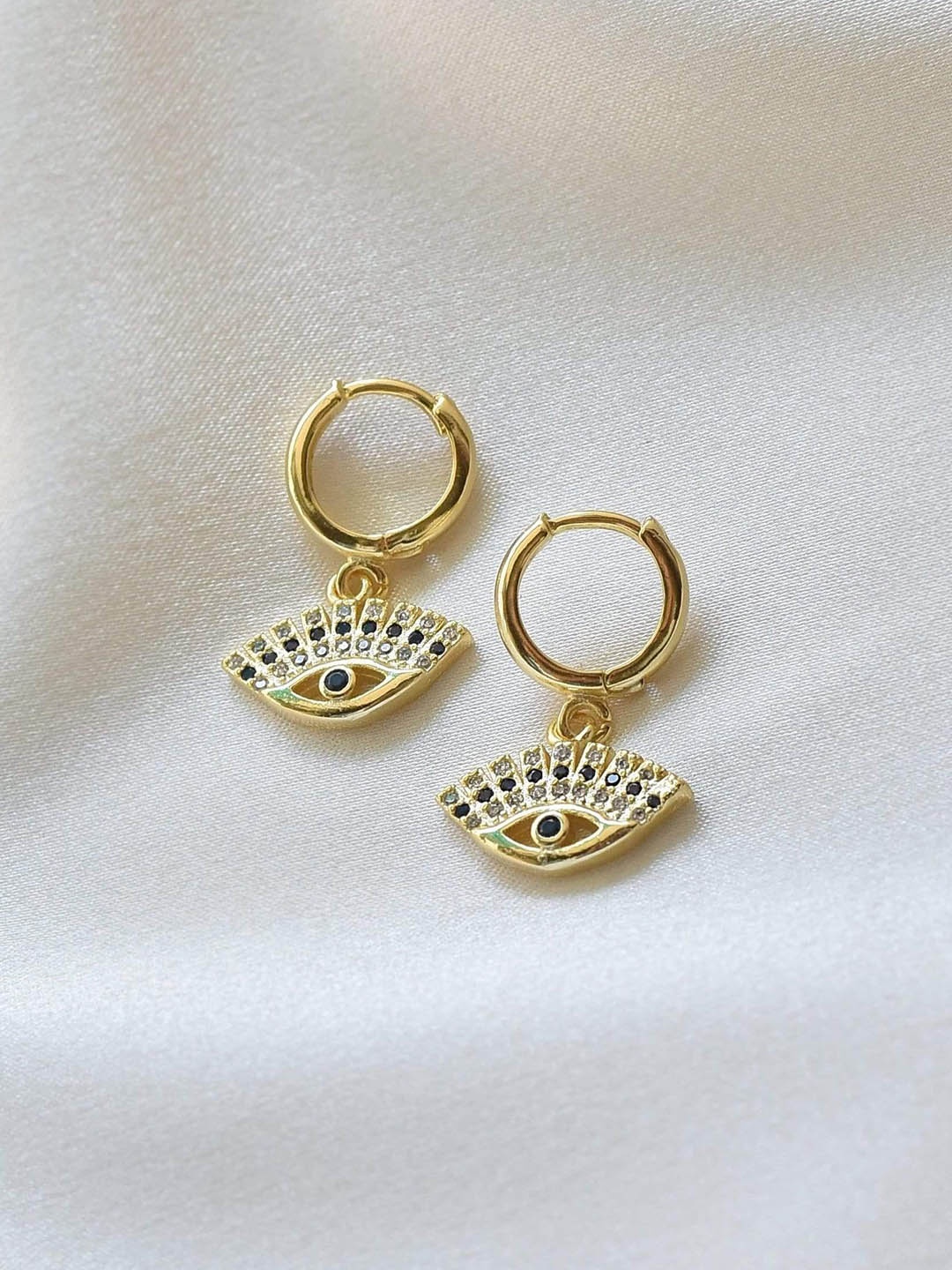 

Klissaa Gold-Toned Contemporary Drop Earrings