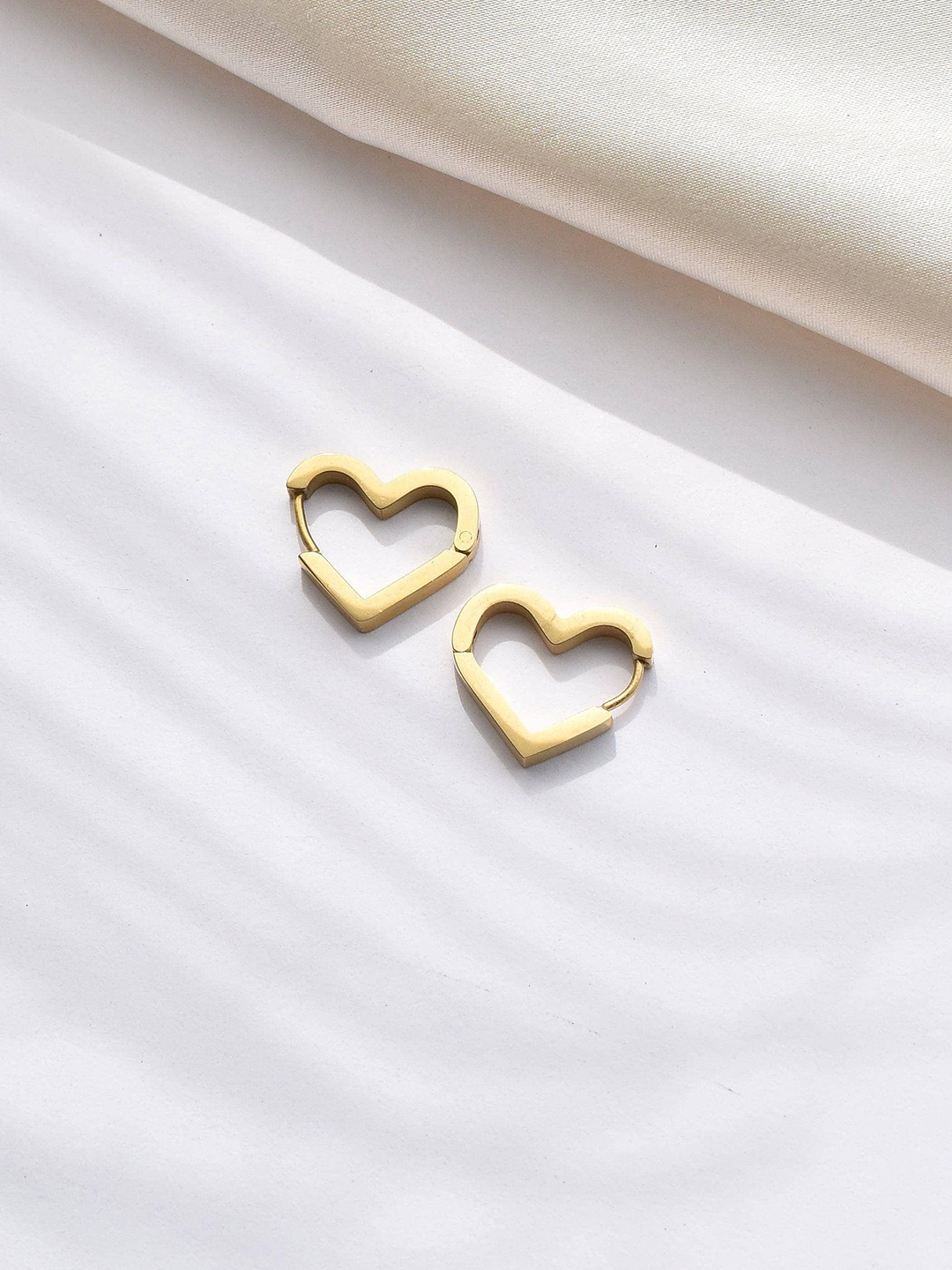 

Klissaa Women Gold-Plated Heart Shaped Studs Earrings