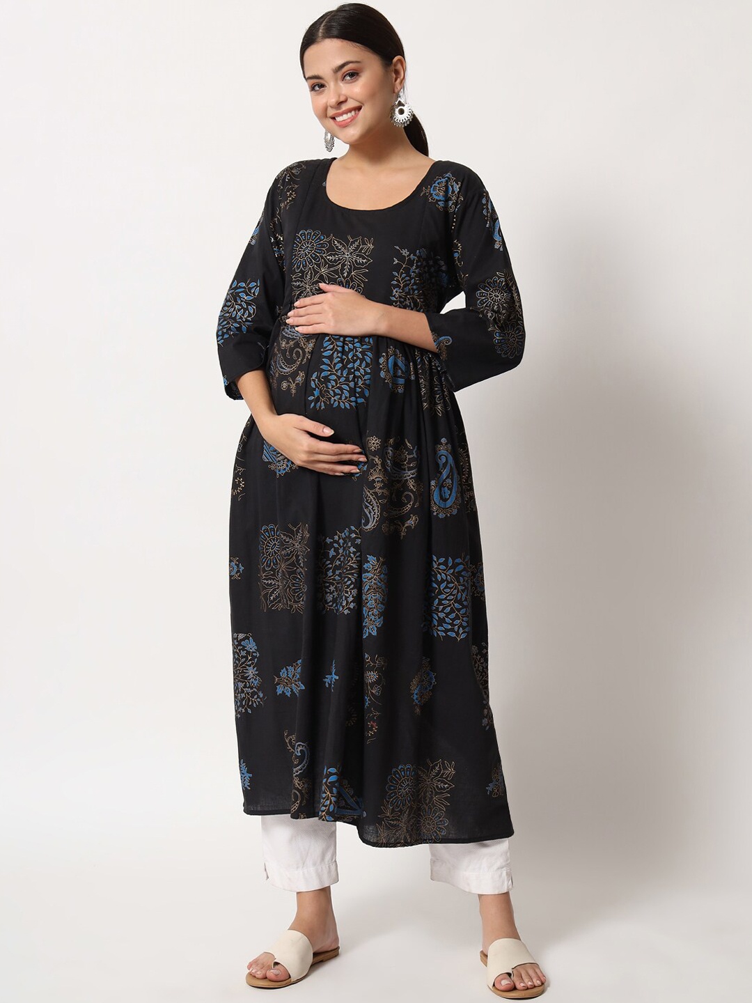 

Aujjessa Women Black & Blue Floral Printed Pure Cotton Maternity Kurta