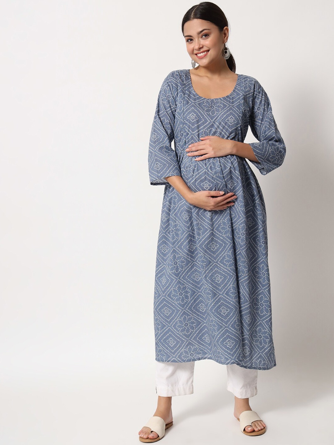 

Aujjessa Women Grey & White Bandhani Printed Maternity Feeding Kurta