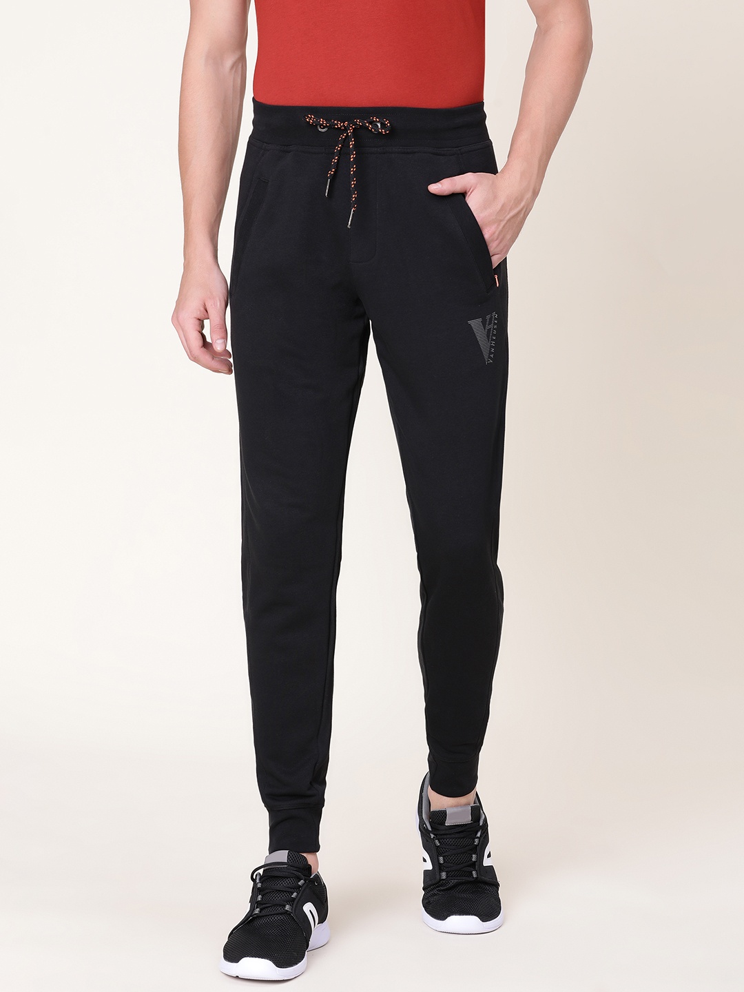 

Van Heusen Athleisure Men Smart Tech Easy Stain Release Joggers, Black