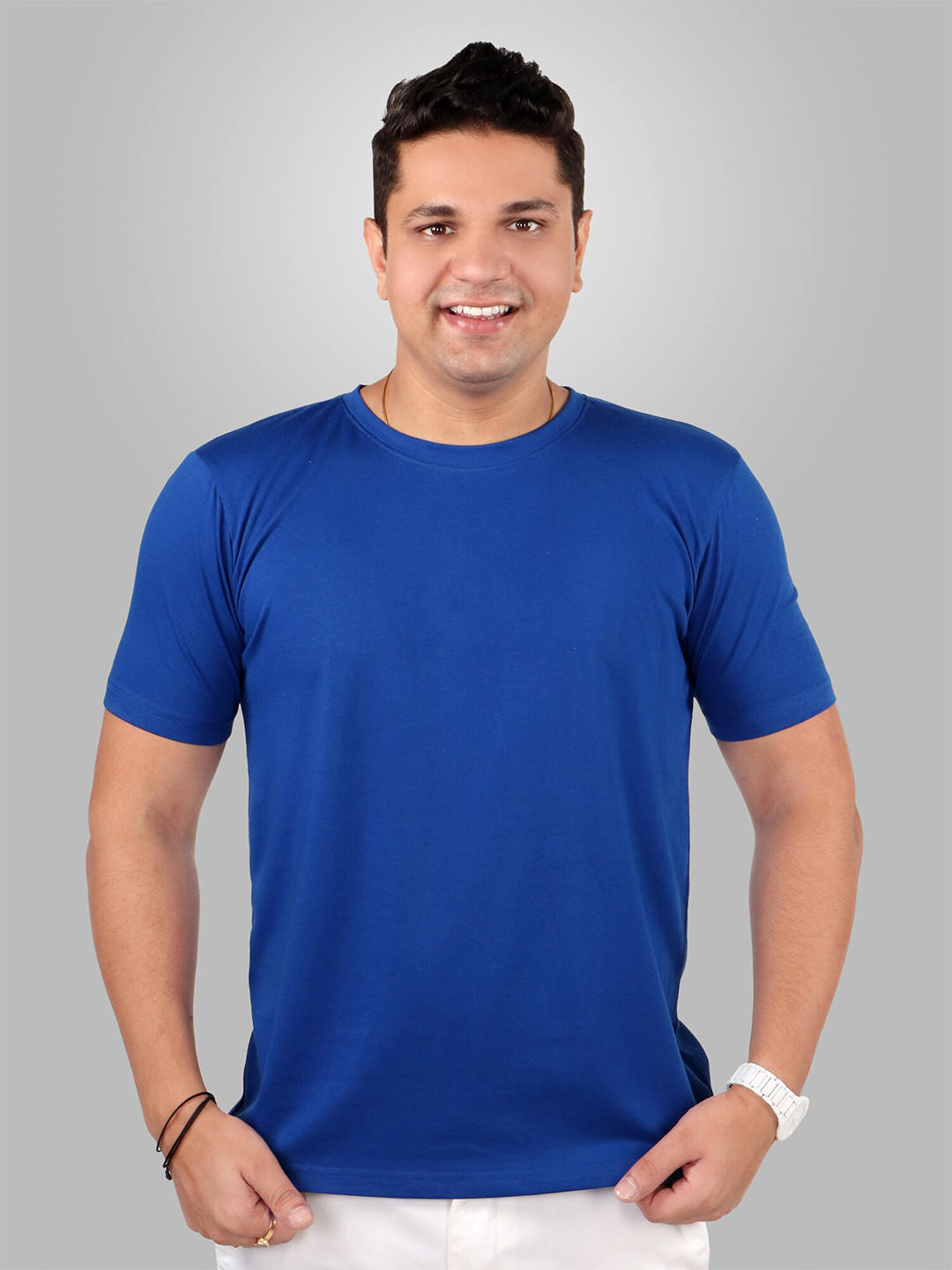 

The Label Bar Men Blue Round Neck Regular Fit Causal T-shirt