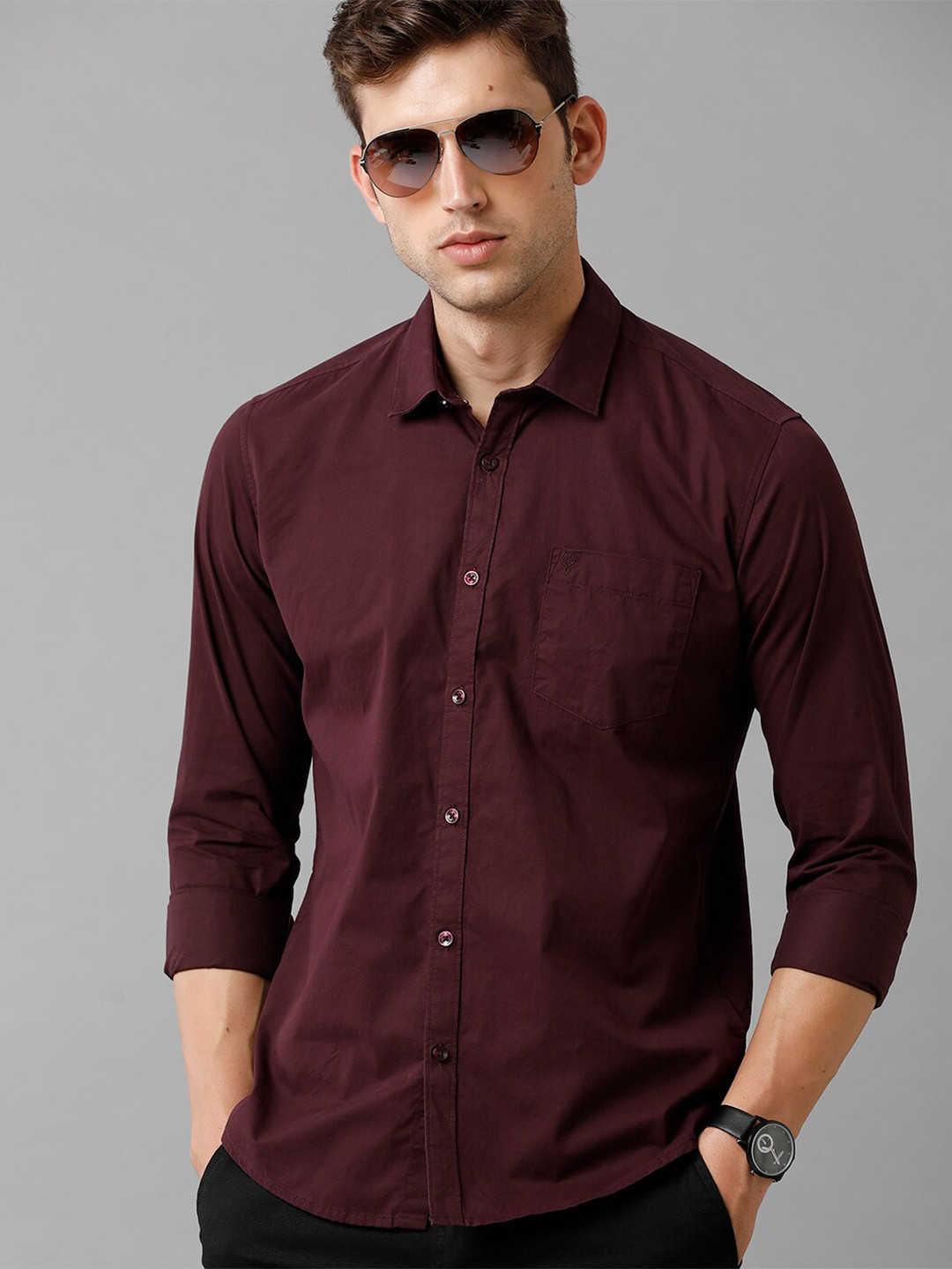 

Classic Polo Men Maroon Solid Classic Slim Fit Casual Cotton Shirt