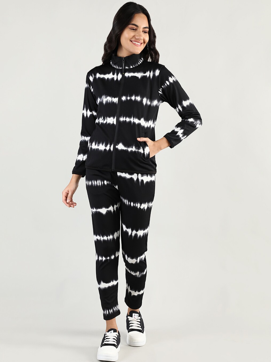 

CHKOKKO Women Black & White Abstract Printed Tracksuit