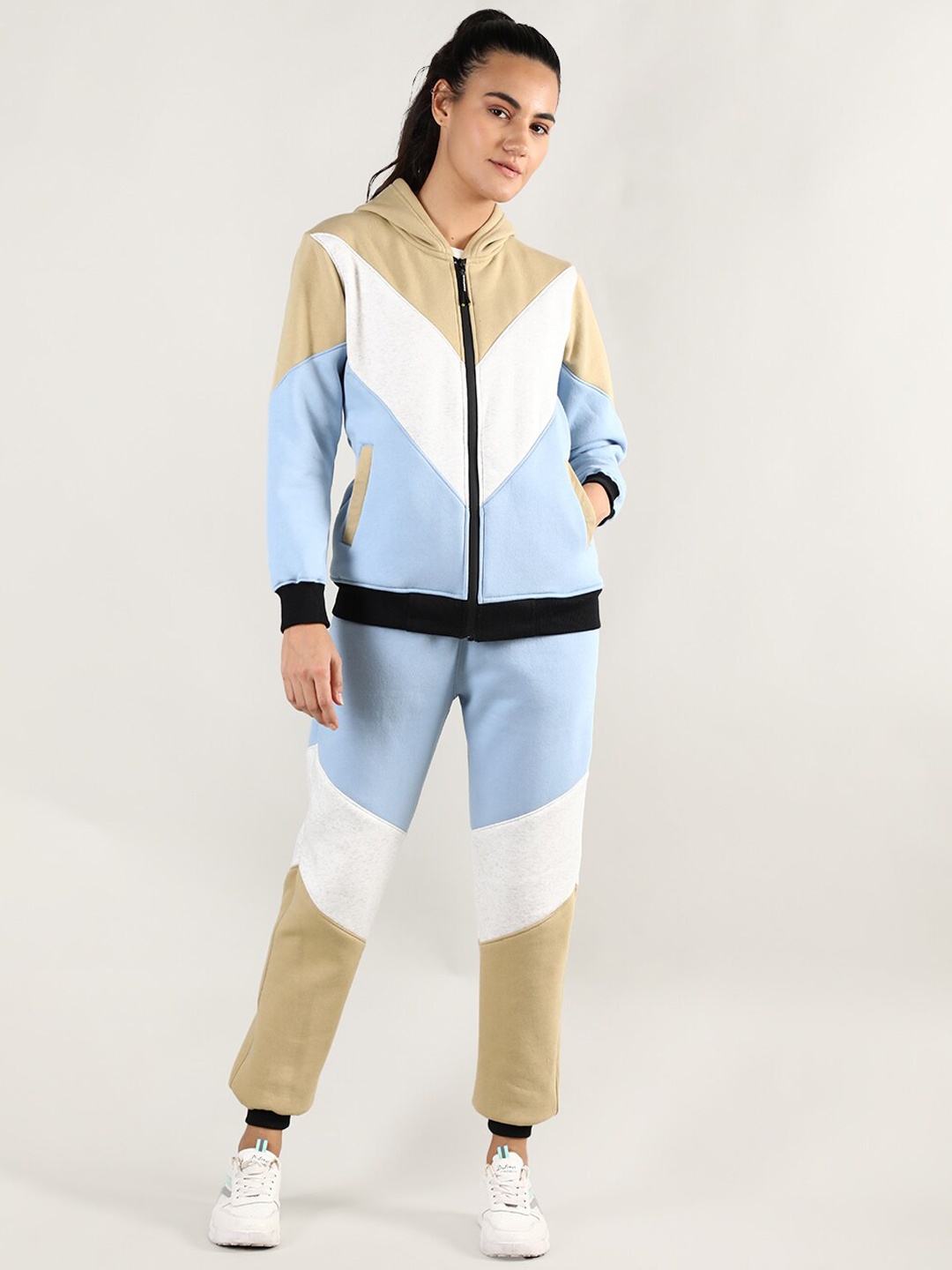 

CHKOKKO Women Beige & Blue Colourblocked Fleece Tracksuits