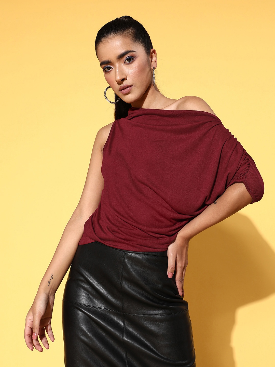 

The Roadster Lifestyle Co. One Shoulder Top, Maroon
