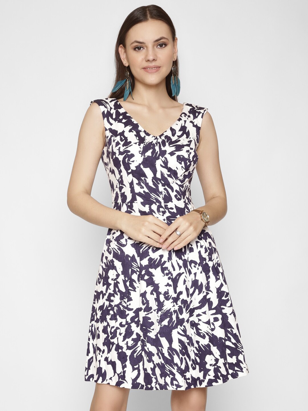 

250 DESIGNS Women White & Blue Abstract Georgette Dress
