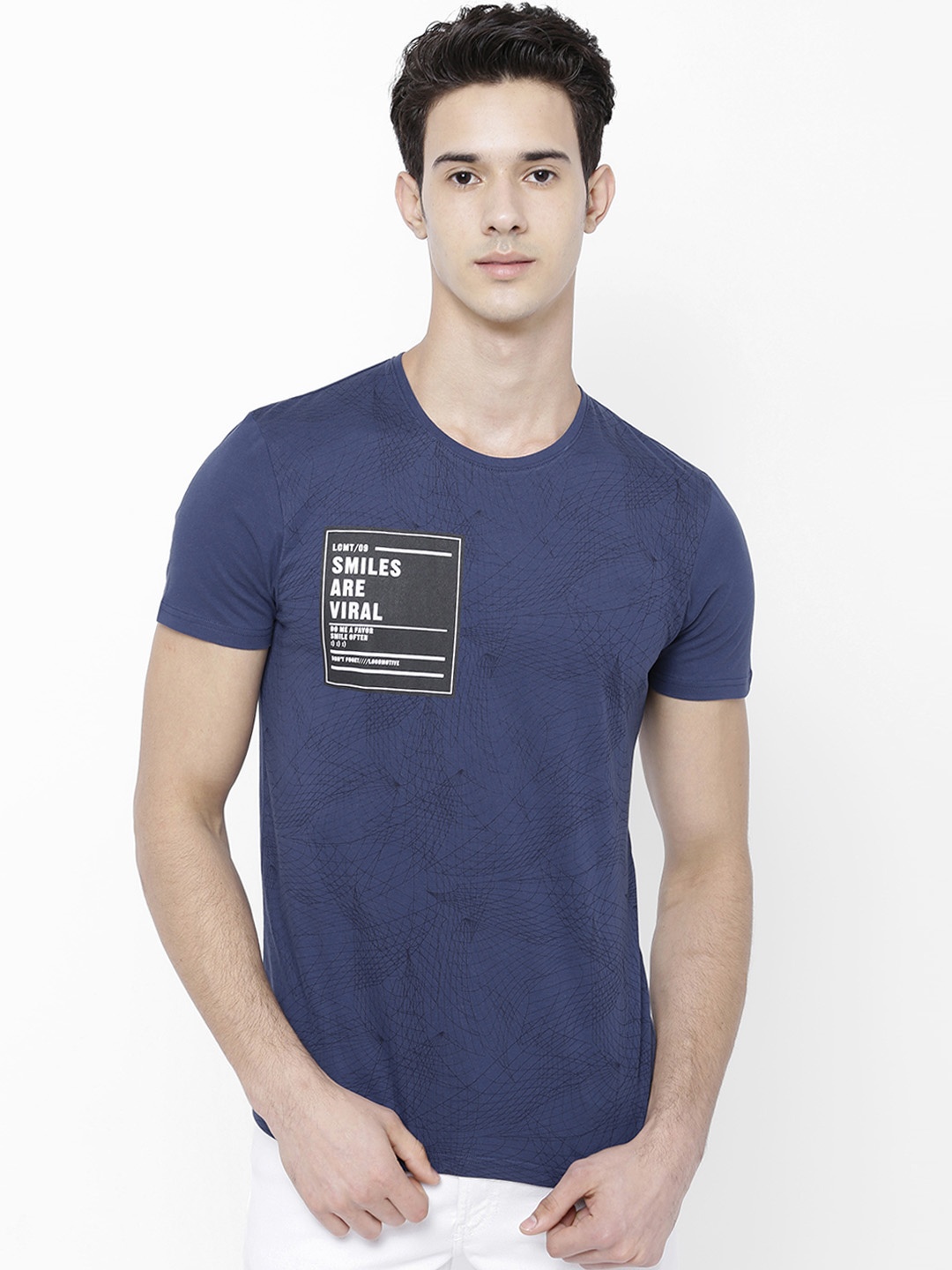 

LOCOMOTIVE Men Blue Printed Round Neck Slim Fit Pure Cotton T-shirt
