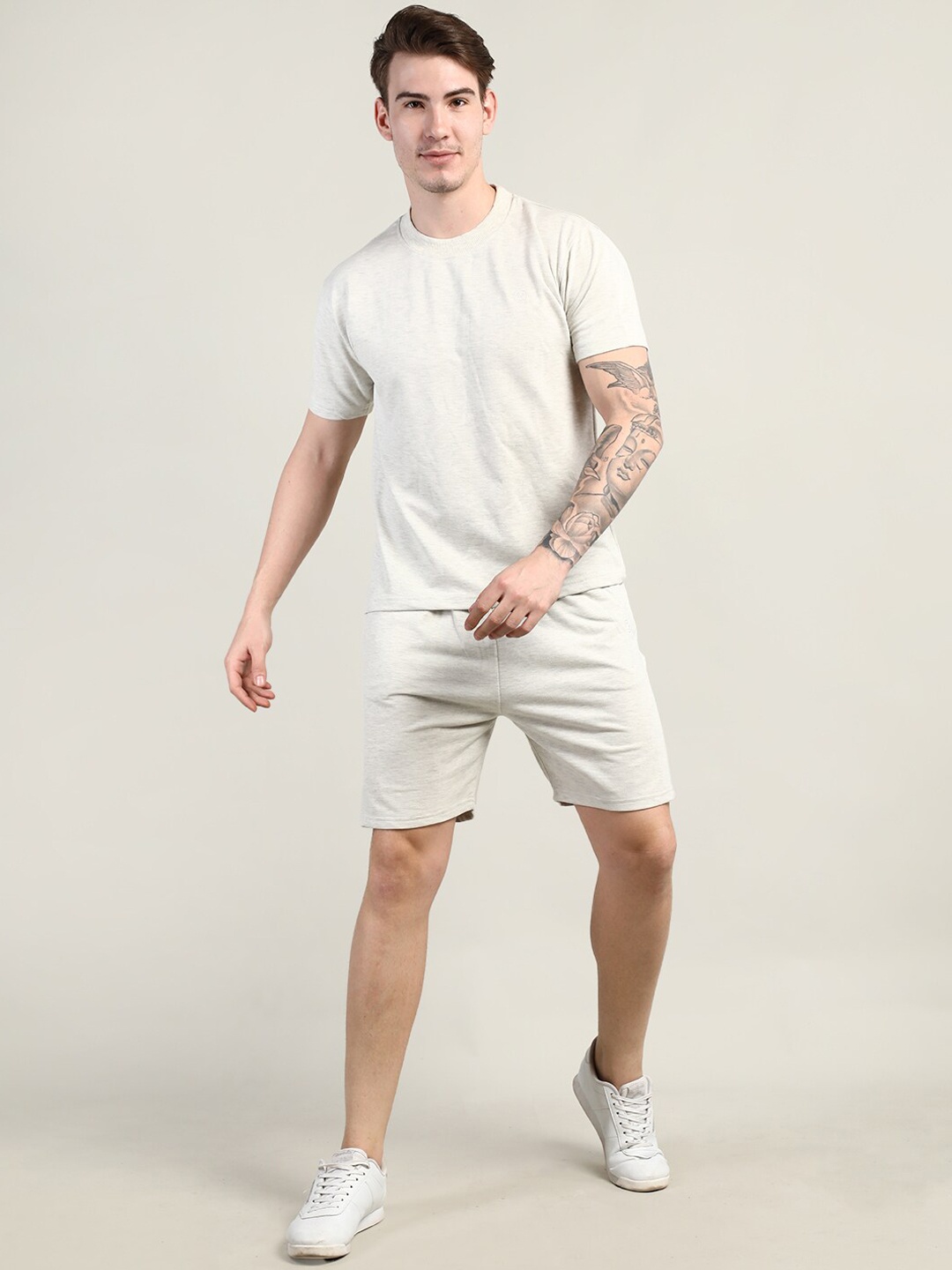

CHKOKKO Men White Solid T-shirt with Shorts Co-Ords