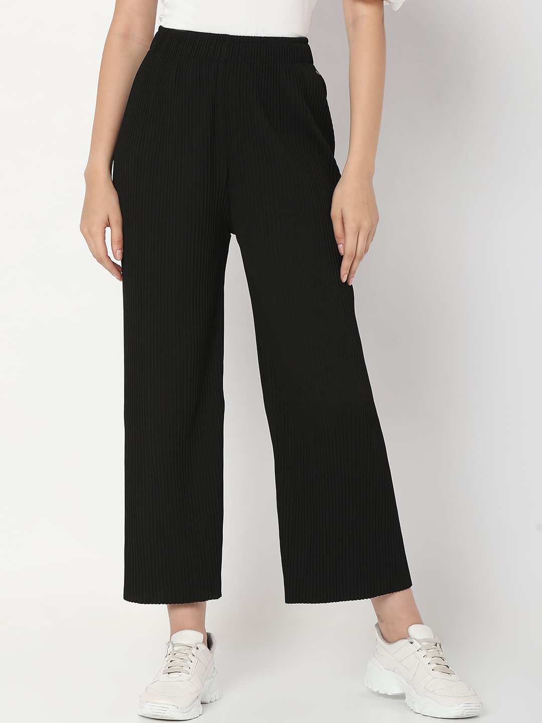 

SPYKAR Women Black Solid Cotton Track Pant