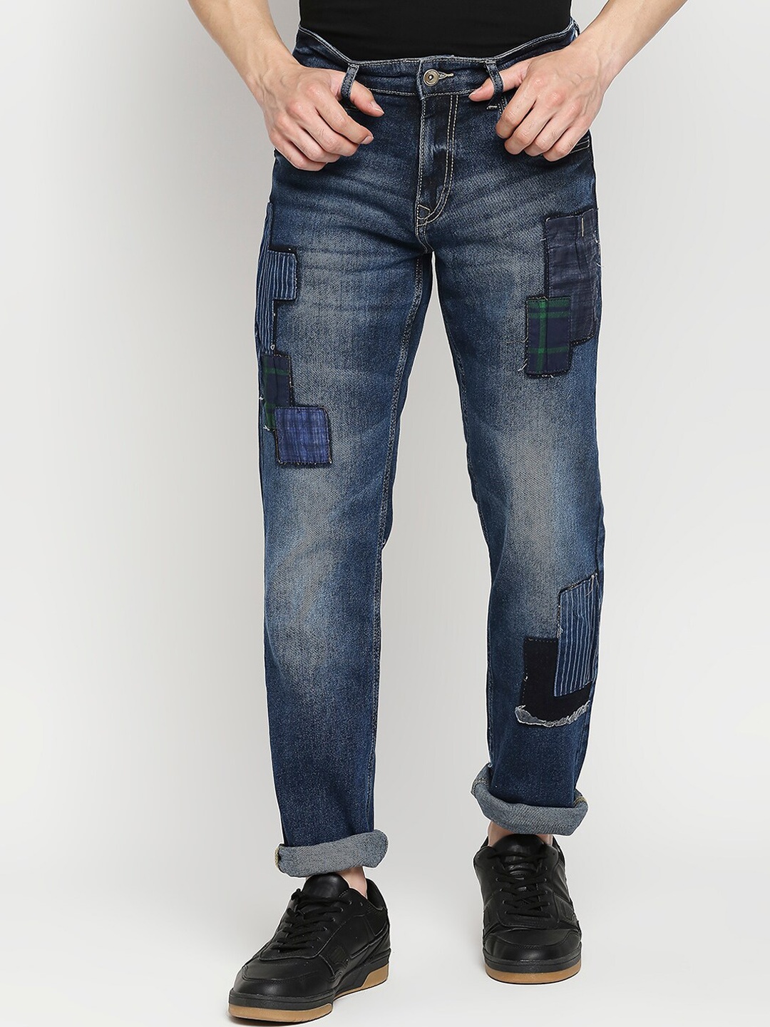 

SPYKAR Men Blue Cotton Relaxed Fit Mildly Distressed Heavy Fade Jeans