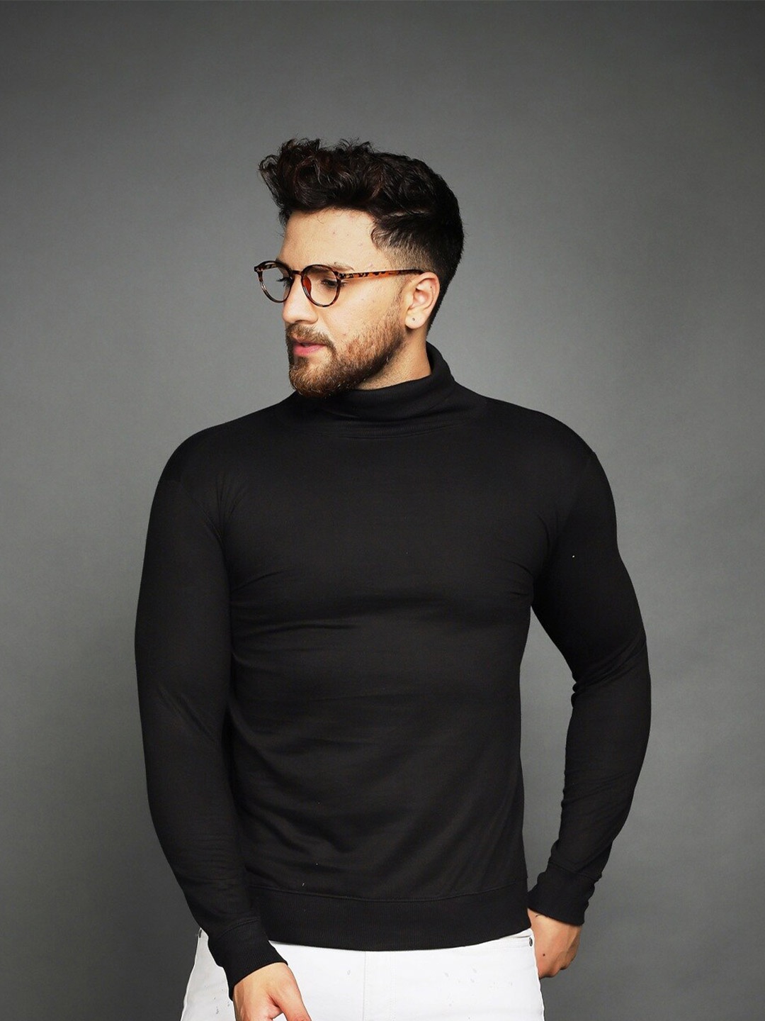 

Rodzen Men Black Solid Pullover Sweatshirt