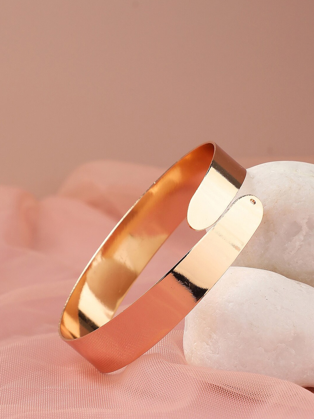 

SOHI Women Gold-Toned Gold-Plated Armlet Bracelet