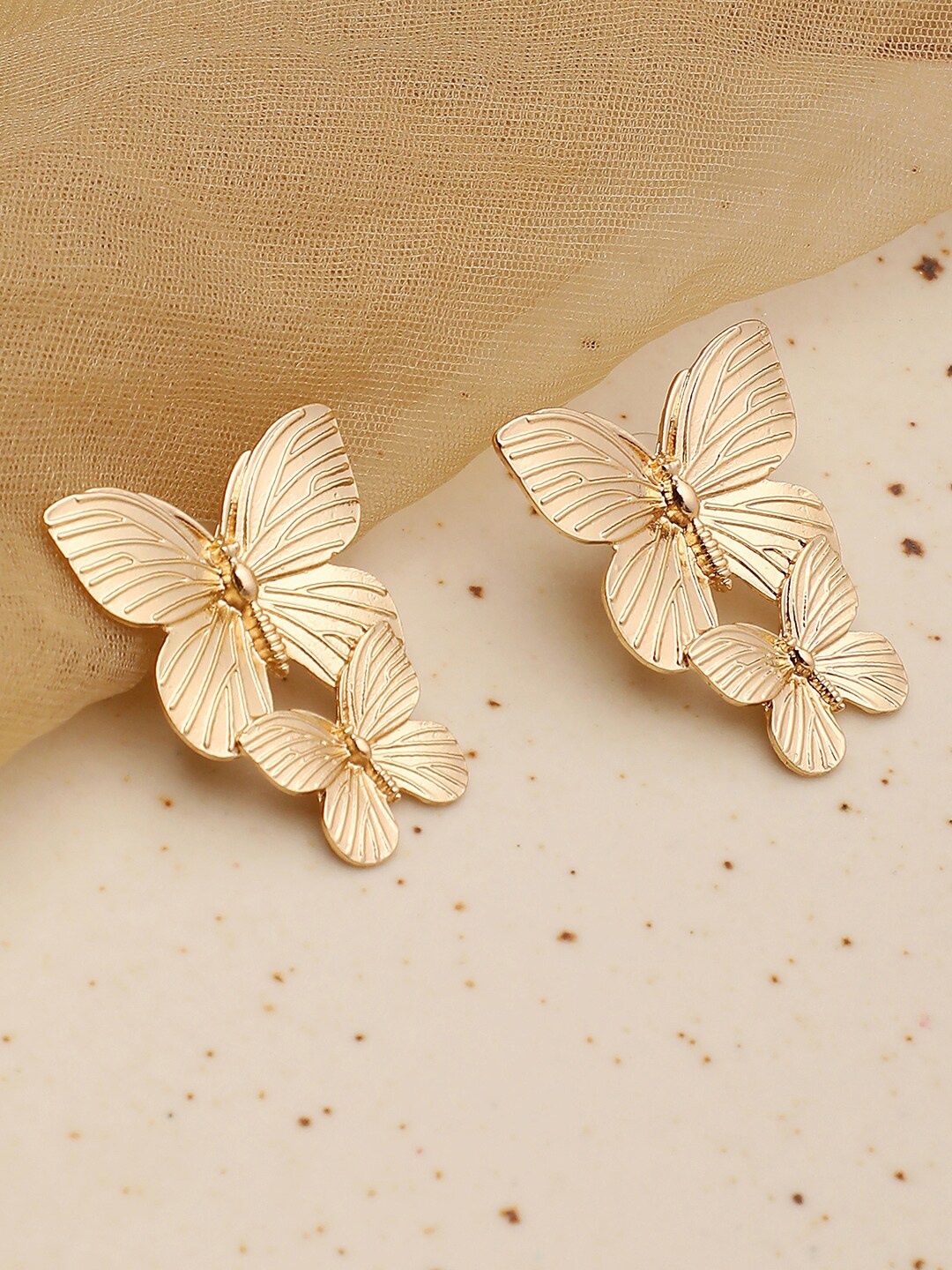 

SOHI Women Gold Contemporary Drop Earrings