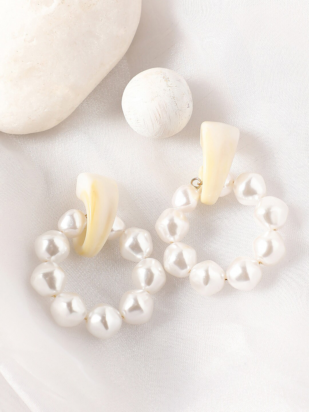 

SOHI Women White & Beige Contemporary Drop Earrings