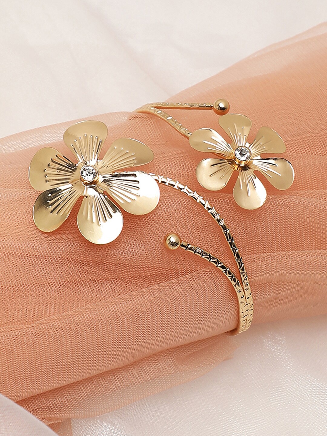 

SOHI Women Gold-Toned & Black Gold-Plated Armlet Bracelet