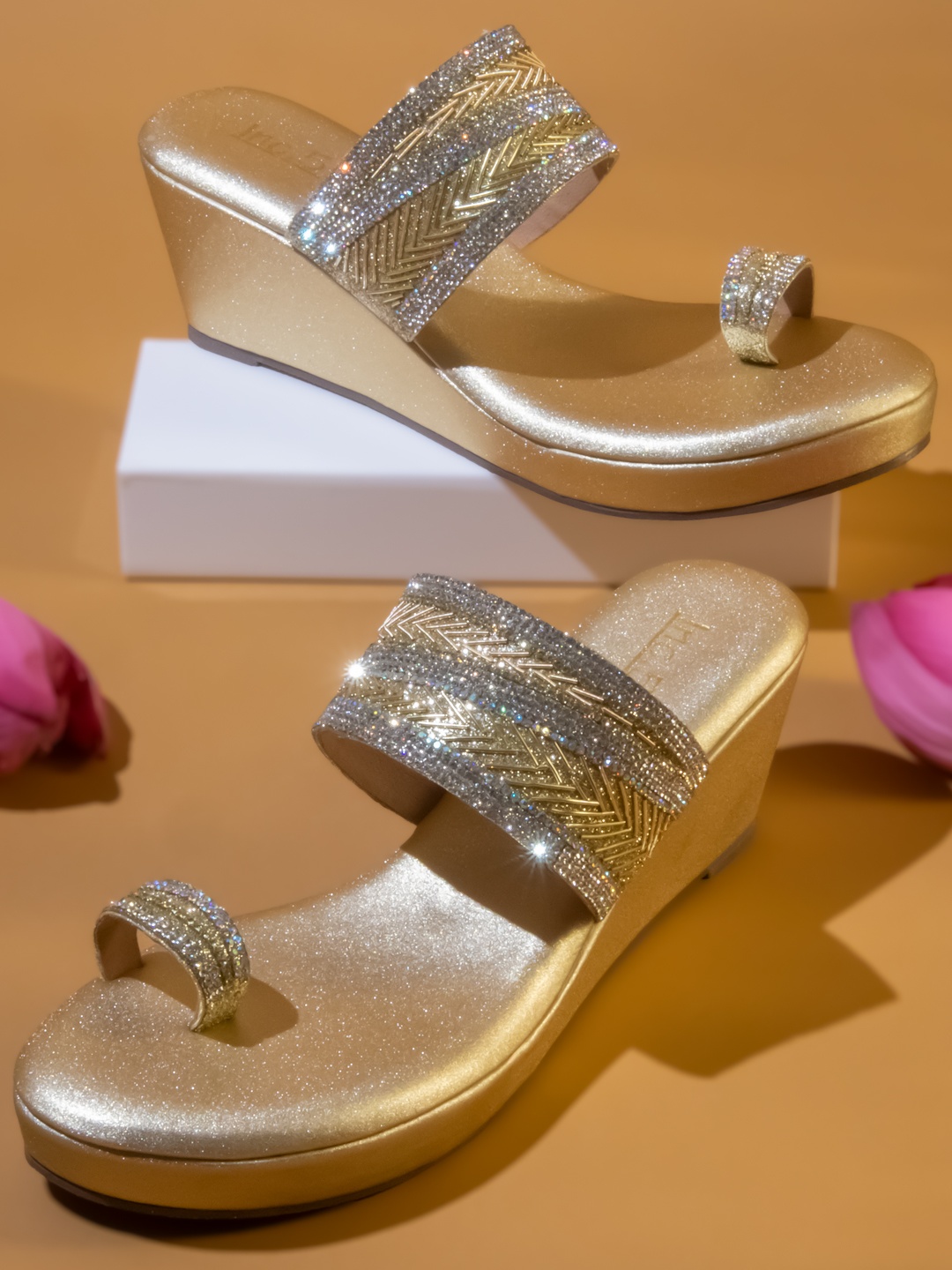 

Inc 5 Gold-Toned Wedge Sandals