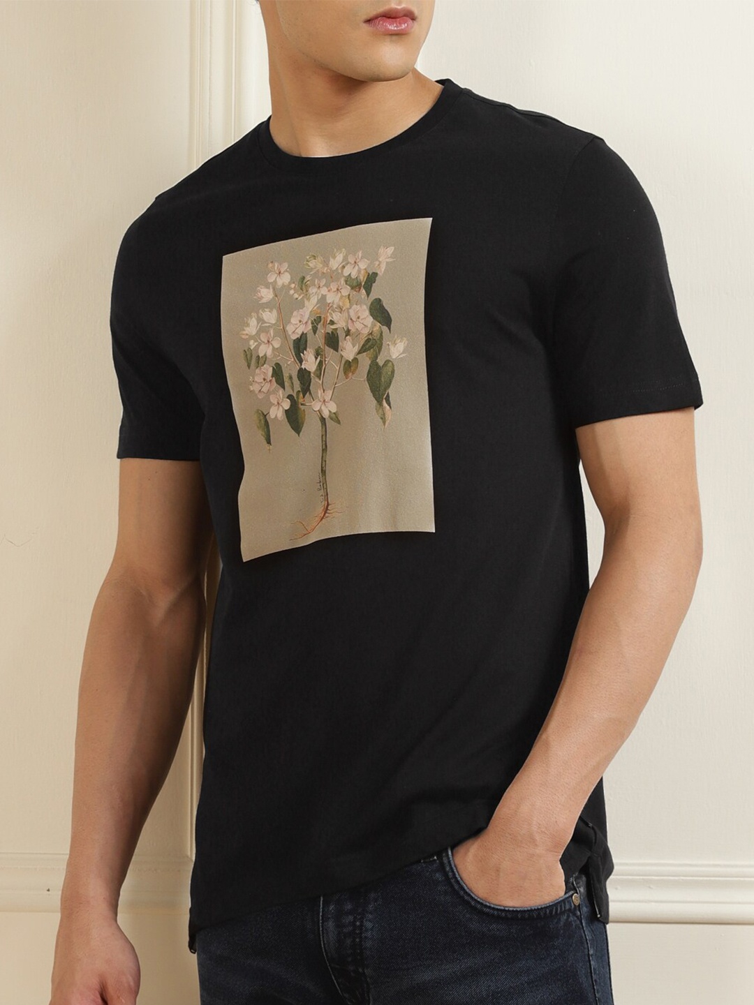 

Ted Baker Men Black & Beige Graphic Printed Pure Cotton T-shirt