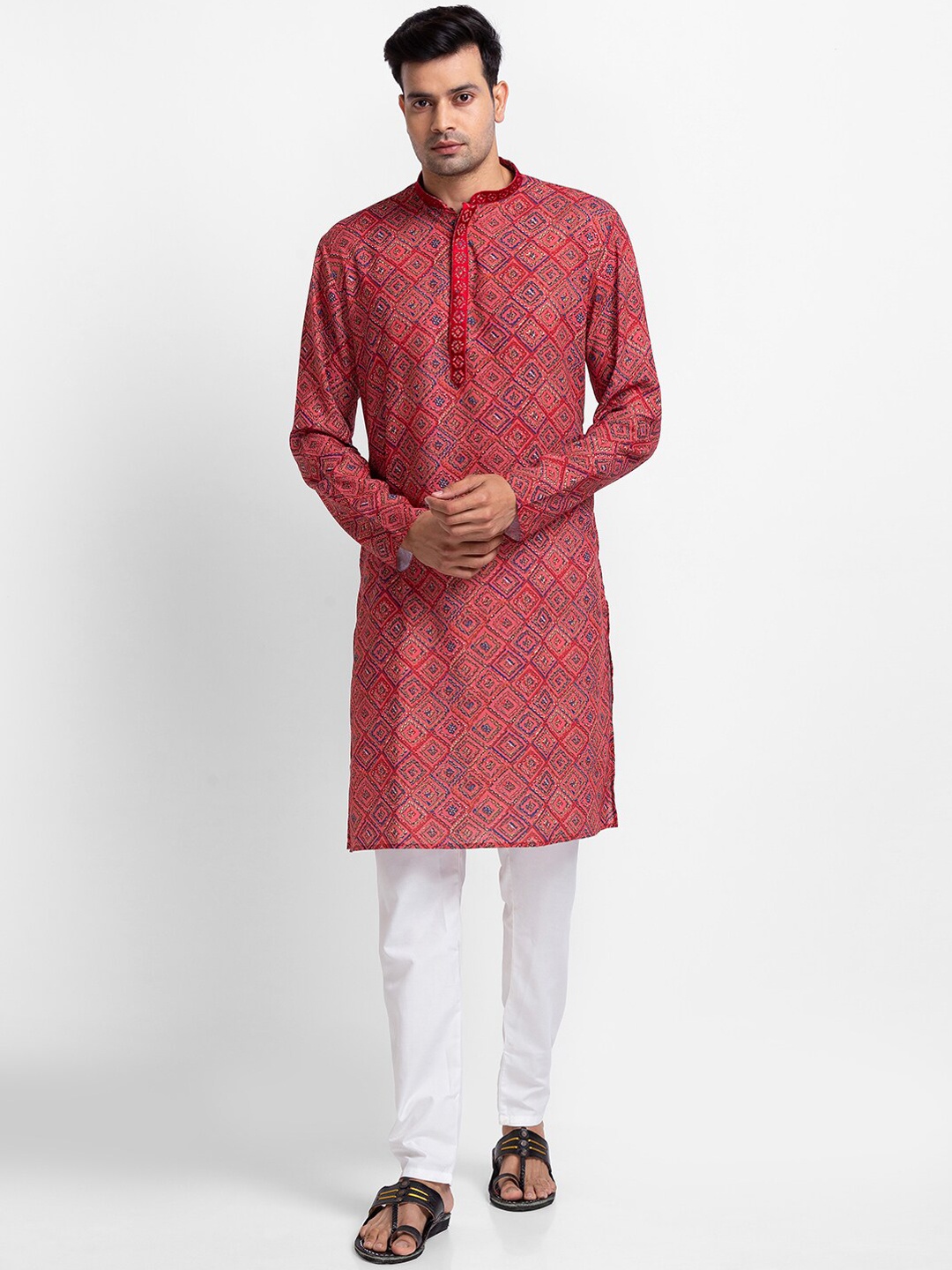 

SARVAMOHAN Men Red Printed Kurta with Churidar
