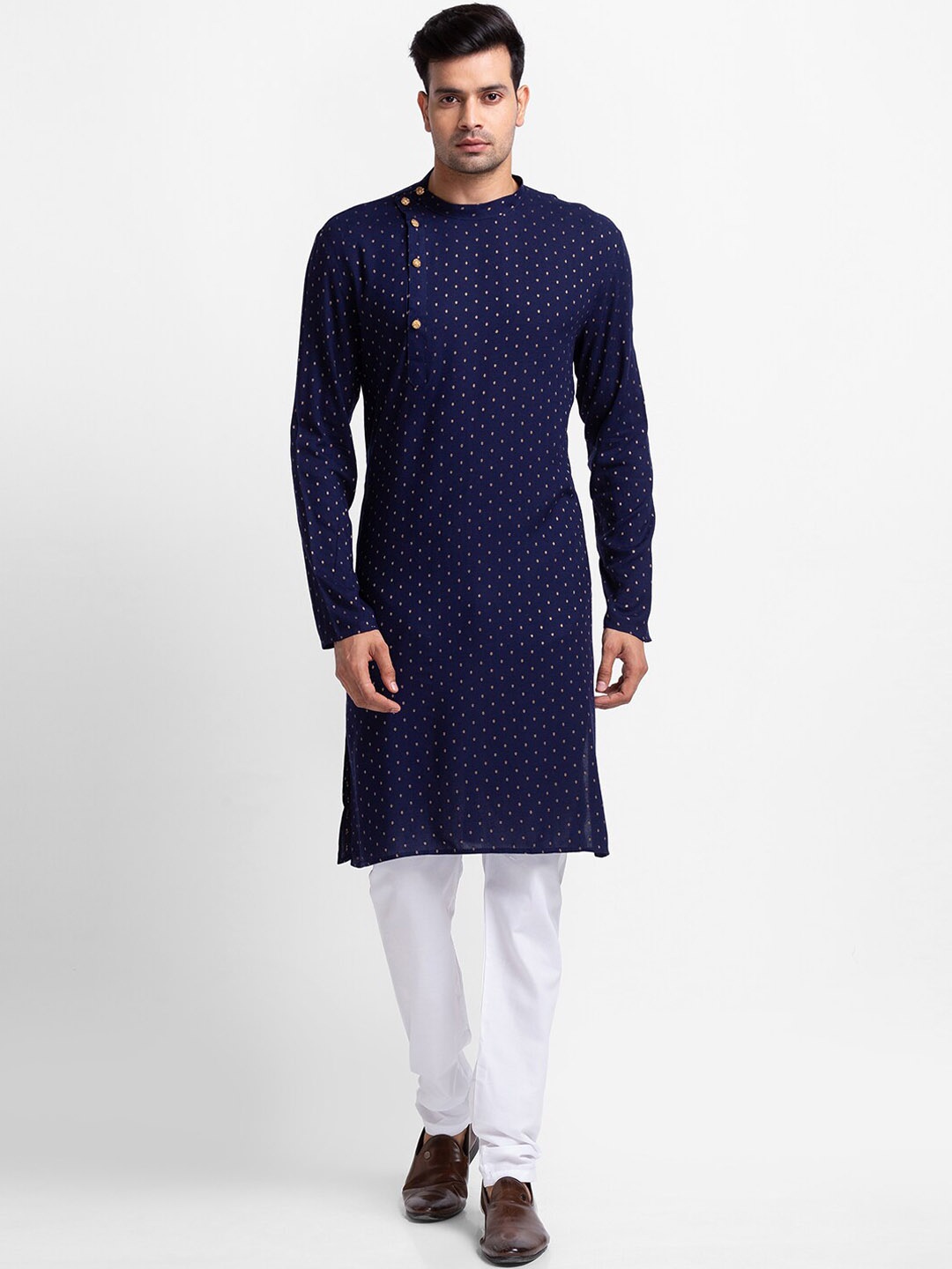 

SARVAMOHAN Men Blue Kurta with Churidar