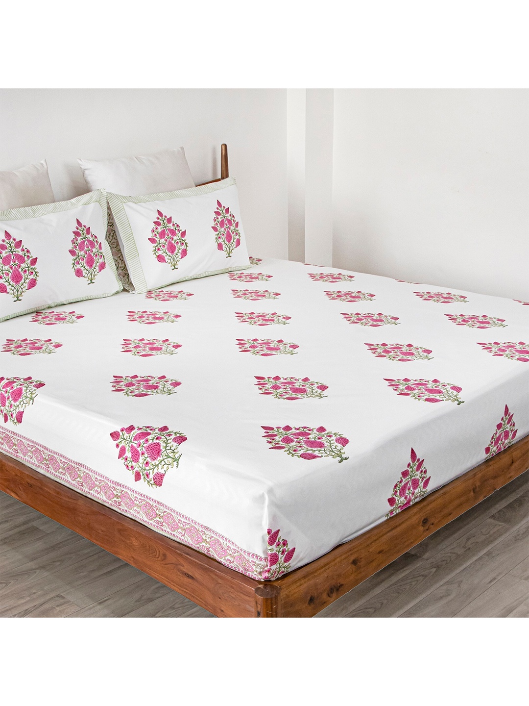

HOMEMONDE Pink & Off White Ethnic Motifs 300 TC Queen Bedsheet with 2 Pillow Covers