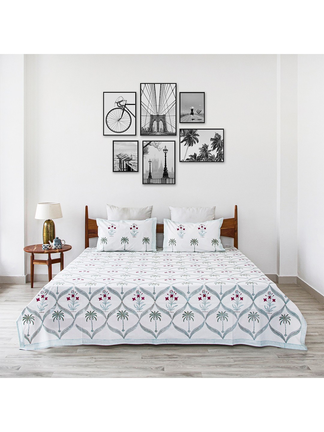 

HOMEMONDE Green & White Floral 300 TC Queen Bedsheet with 2 Pillow Covers