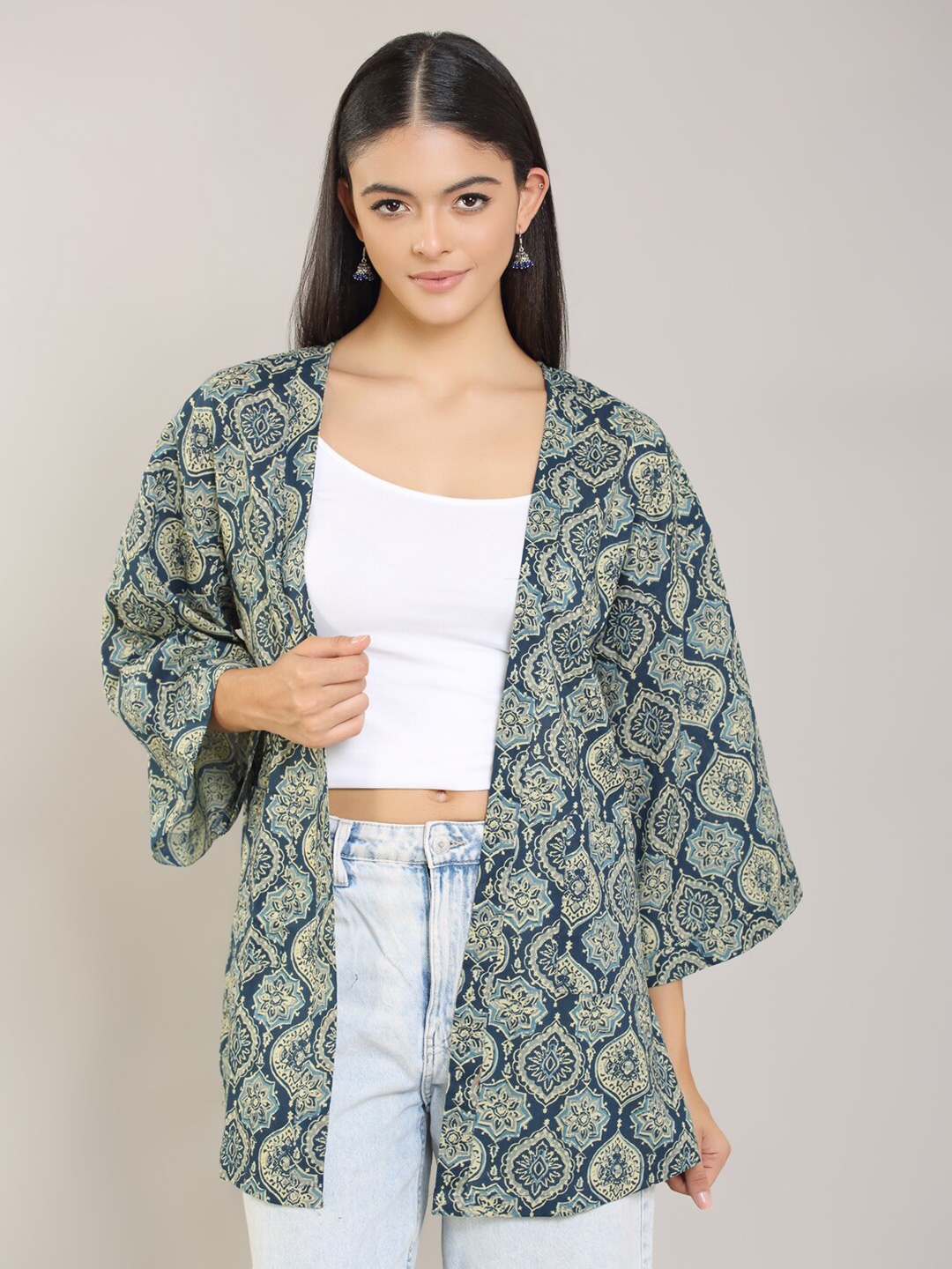 

aturabi Women Blue & Cream-Coloured Printed Shrug