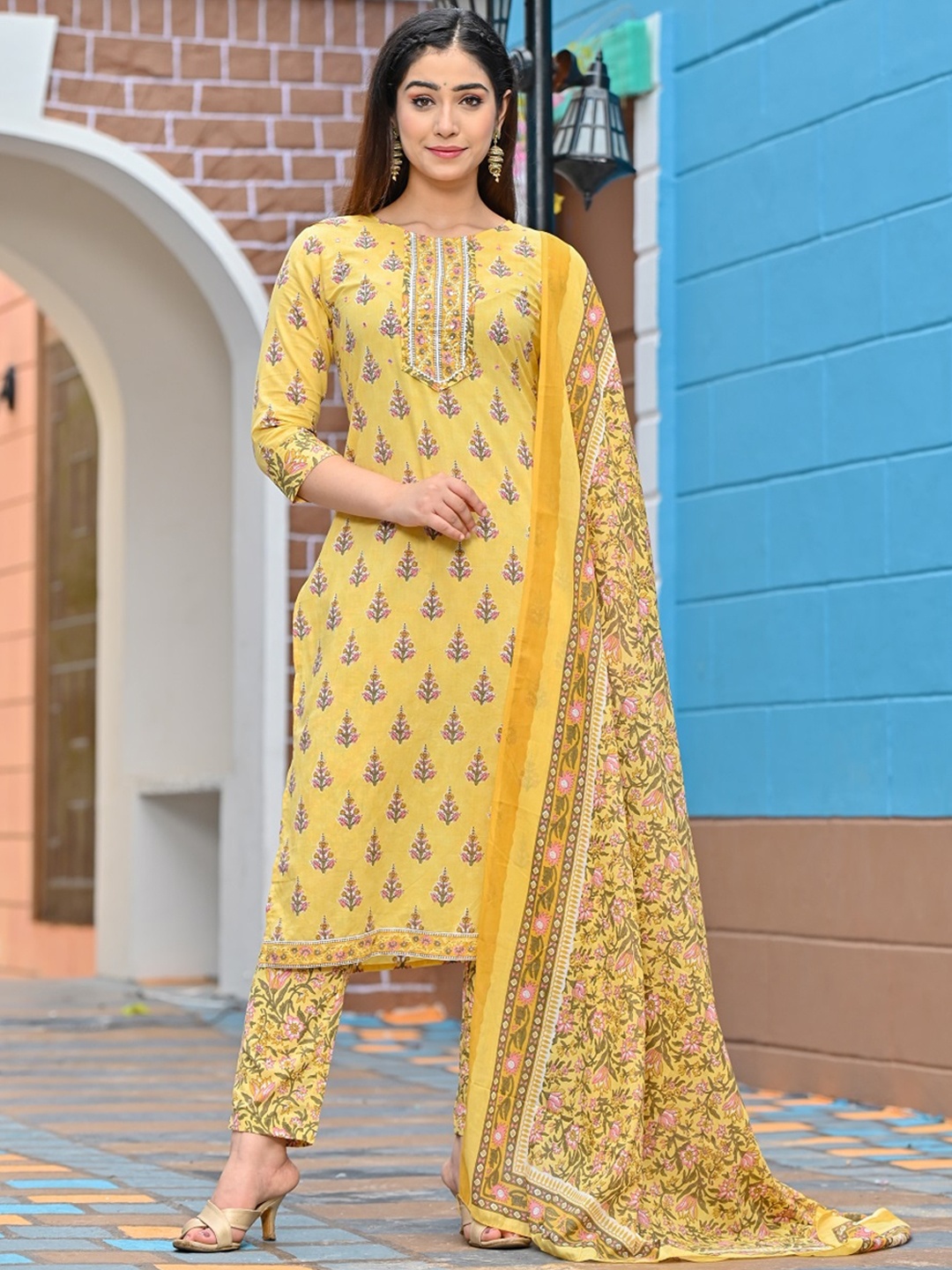

RangDeep Women Yellow Floral Printed Pure Cotton Kurta with Trousers & With Dupatta