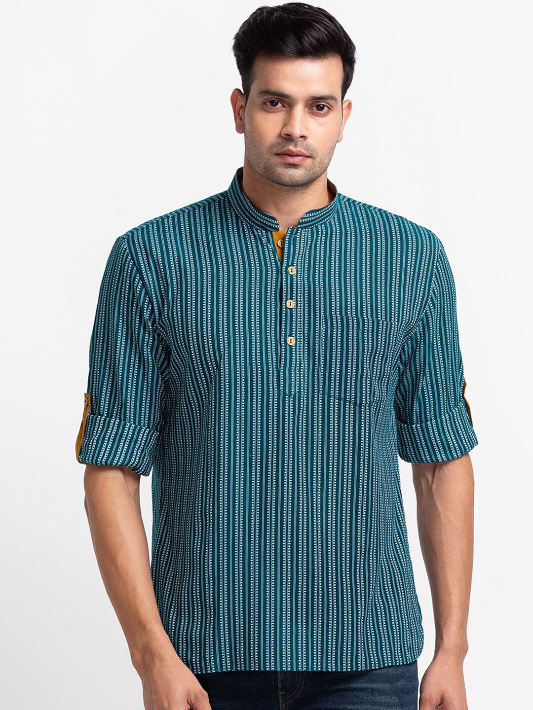 

SARVAMOHAN Men Green Striped Kurta