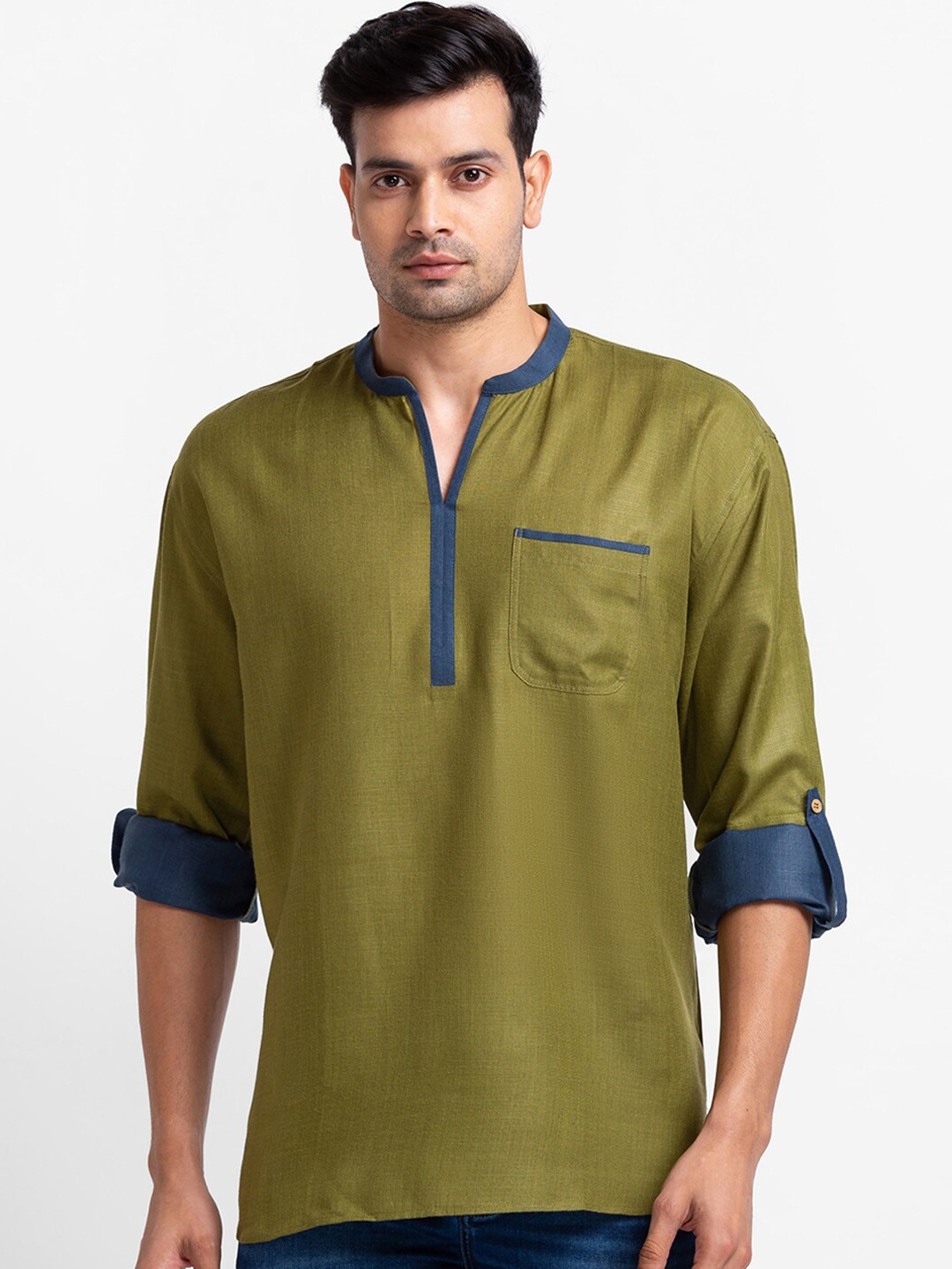 

SARVAMOHAN Men Green & Blue Kurta